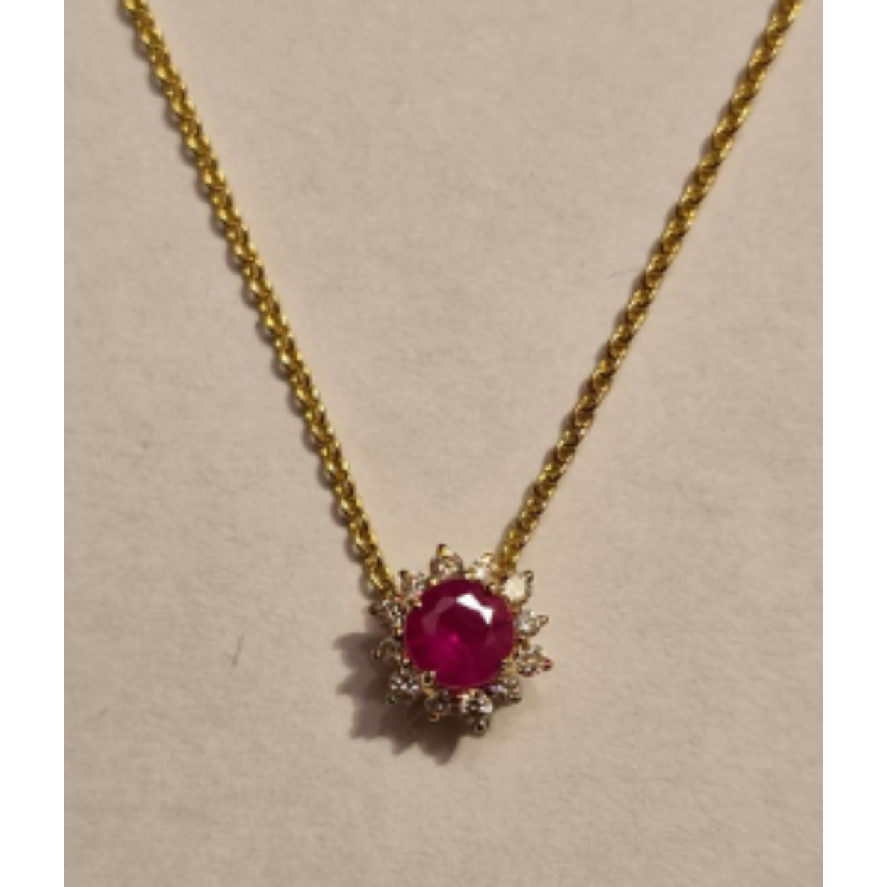 14k geelgouden rozethanger met ronde robijn en diamant inclusief ankerketting 41-45 cm