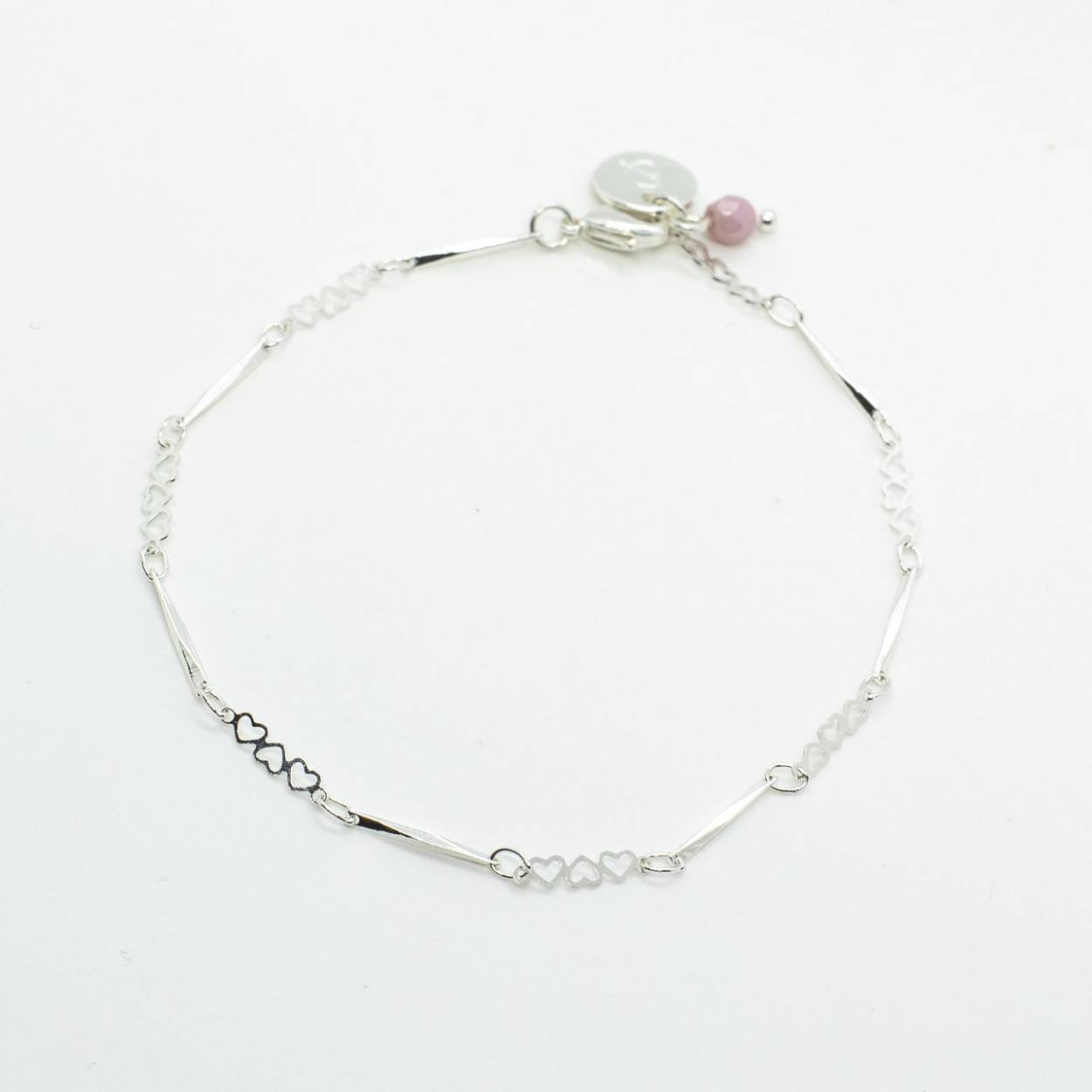 Een armbandje van &anne is altijd een goed idee. Denk aan een cadeautje voor een speciaal iemand of gewoon voor jezelf.

Lengte:
19 cm / verstelbaar

Materiaal:
Hoogwaardige kwaliteit metaal / zilveren plating