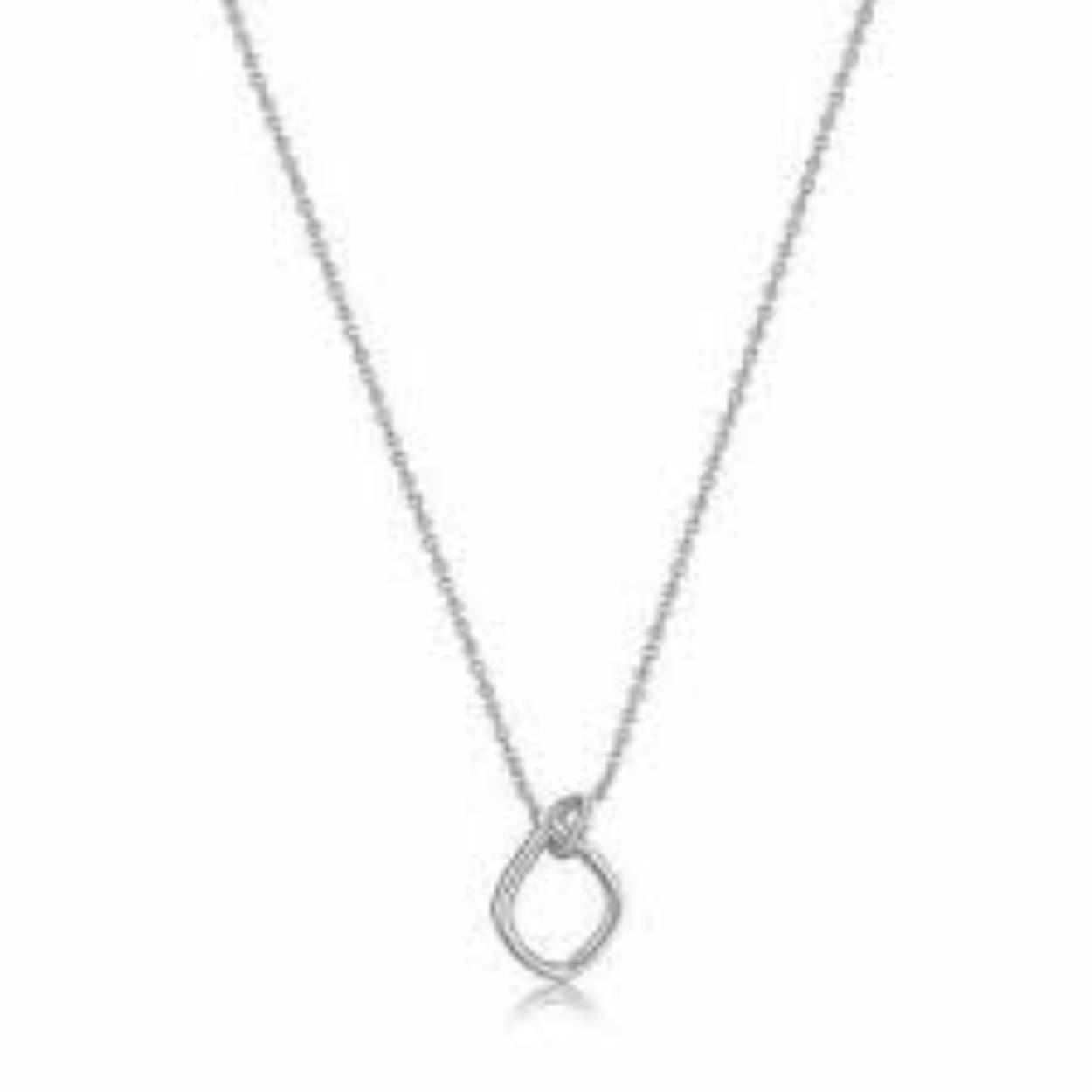  Deze prachtige ketting is geïnspireerd op de laatste catwalktrend waarin vormen en constructie centraal staan. De ankerschakels zorgen voor een tijdloze look en de geknoopte structuur maakt de ketting helemaal af!