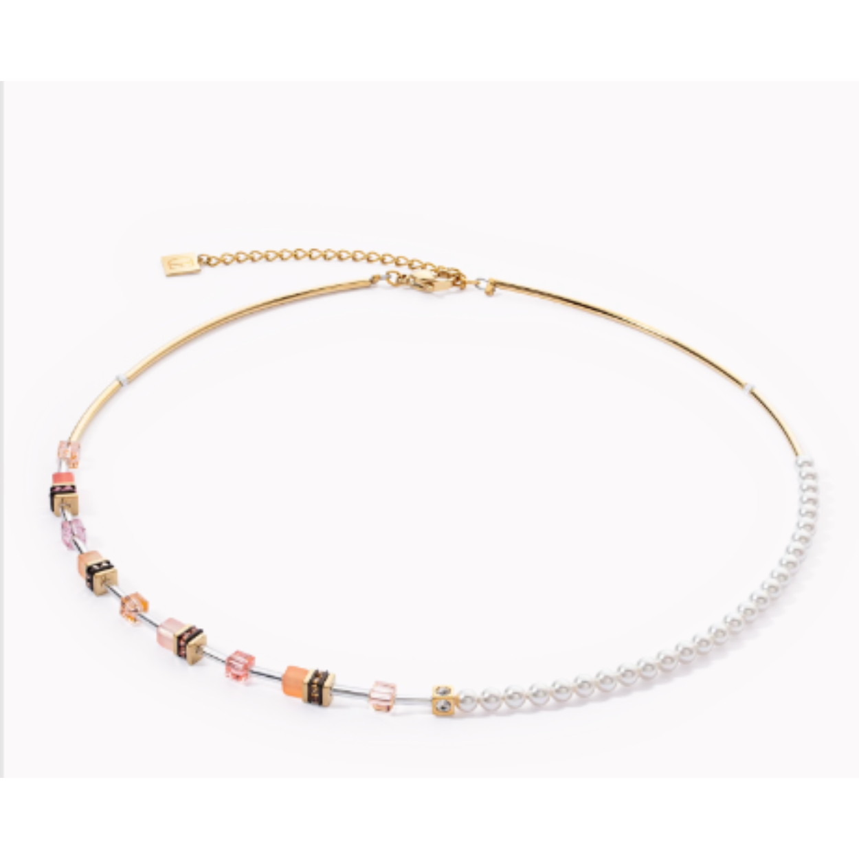 Dit is een collier van het merk Coeur de Lion gemaakt voor dames.