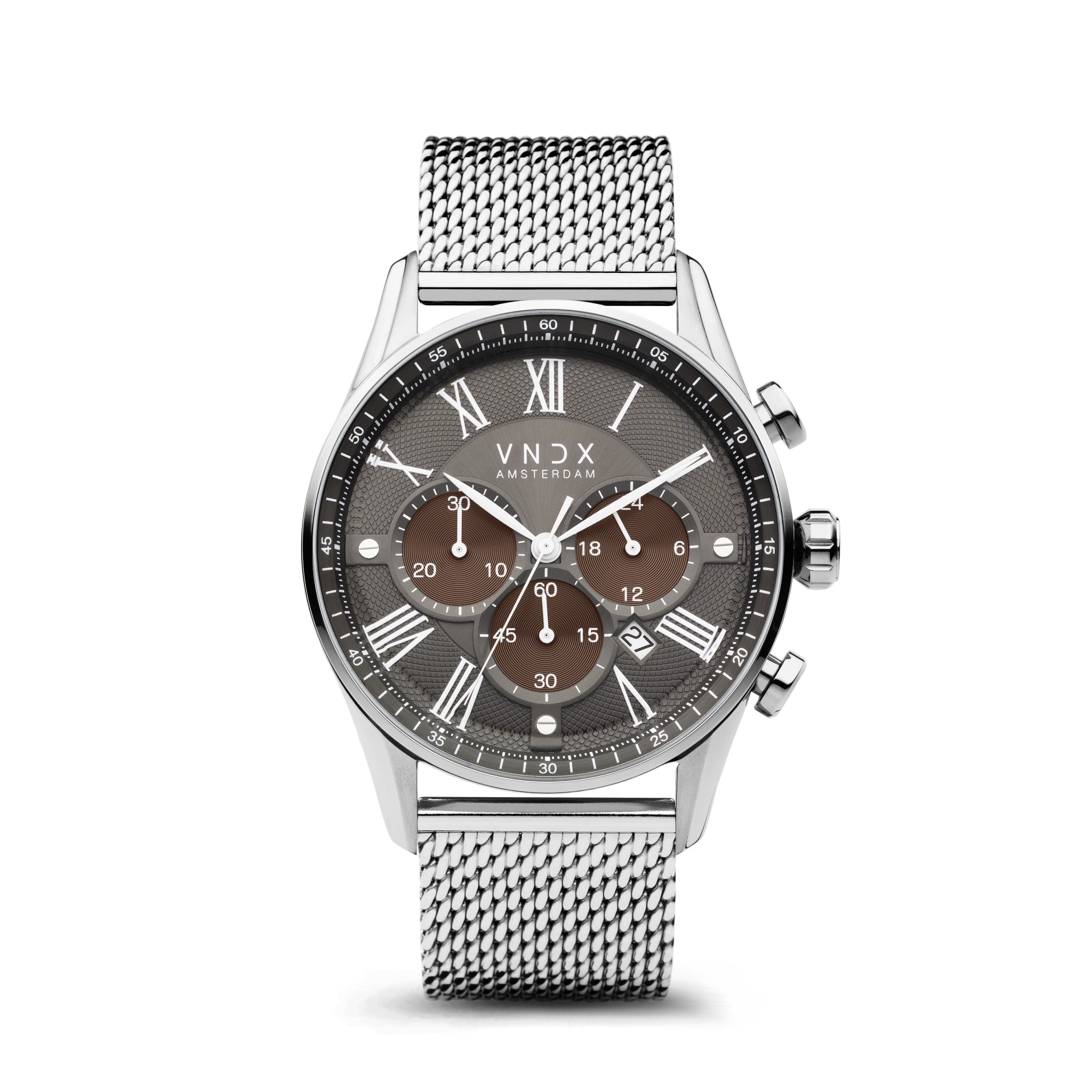 The Chief Two-tone, een stijlvol en tijdloos horloge voor iedere gelegenheid. De solide stalen kast is tot in de details gevuld met de wijzerplaat. Met zijn diameter van 45 mm is deze ‘Chief’ voorzien van verschillende functies. Aangedreven door een krachtige chronograaf.

De gevarieerde grijze wijzerplaat is voorzien van een stopwatch, een datum aanduiding en een 24-uurs klok. Zo is The Chief net als zijn naam een allrounder. Door zijn tijdloze Romeinse index, straalt de klasse ervan af.

De massief stalen mesh band sluit zich perfect aan op de pols, door zijn verschuifbare sluiting is The Chief eenvoudig op maat te maken. Zo neem jij samen met The Chief de controle over je leven.

Wandel je eigen weg, sta achter je eigen keuzes en vertrouw dat de tijd zal leren. Het is nooit te laat om je eigen baas te zijn!