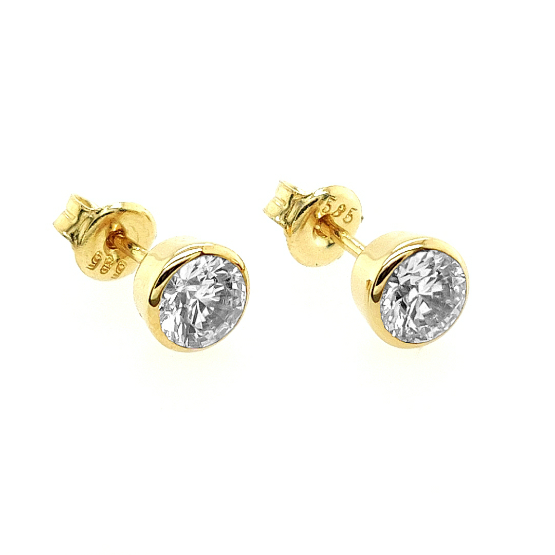 Deze geel gouden oorsteker hebben een ronde zetkast. Het steentje is een Zirkonia steen. Geel gouden oorstekers met een zirkonia steen zijn altijd een goede keuze!