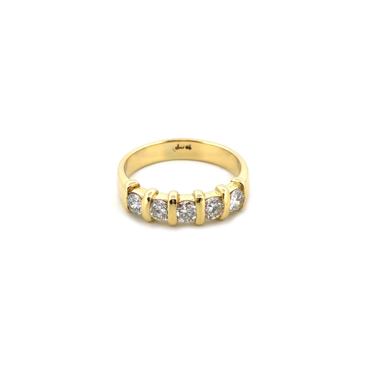 Zeer mooie en zware ring van 18 karaat goud met 5 prachtige diamanten van 0.23 ct per stuk.

Deze ring is te bestellen in maat 56/18.