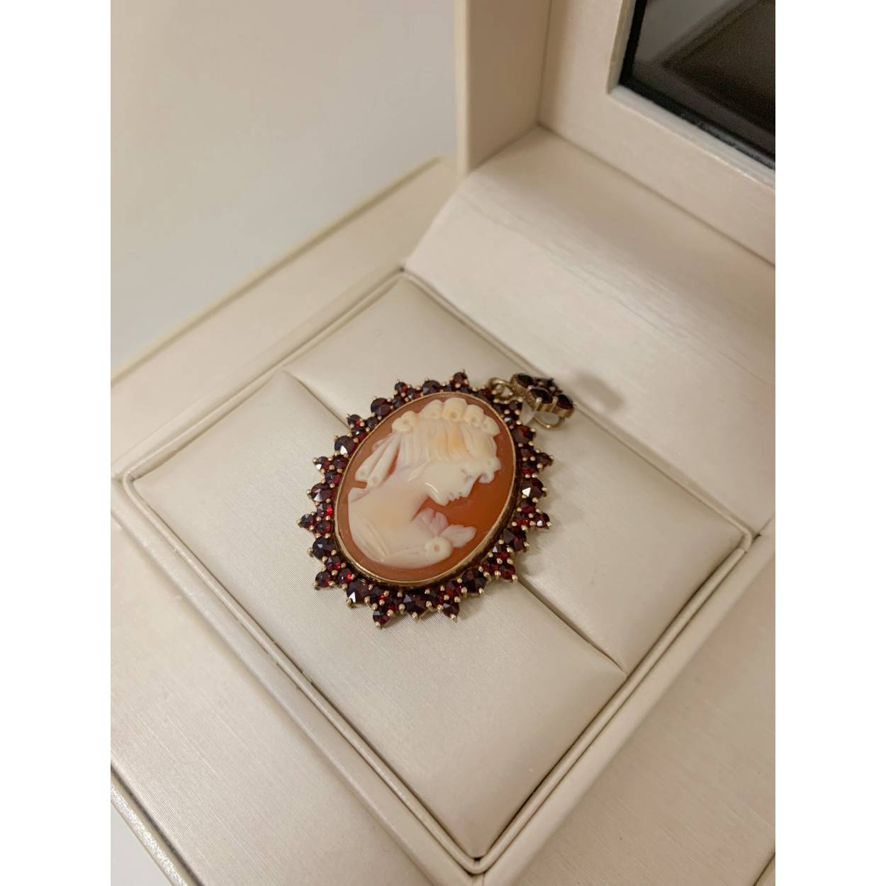 VINTAGE zilveren hanger - camee met granaat