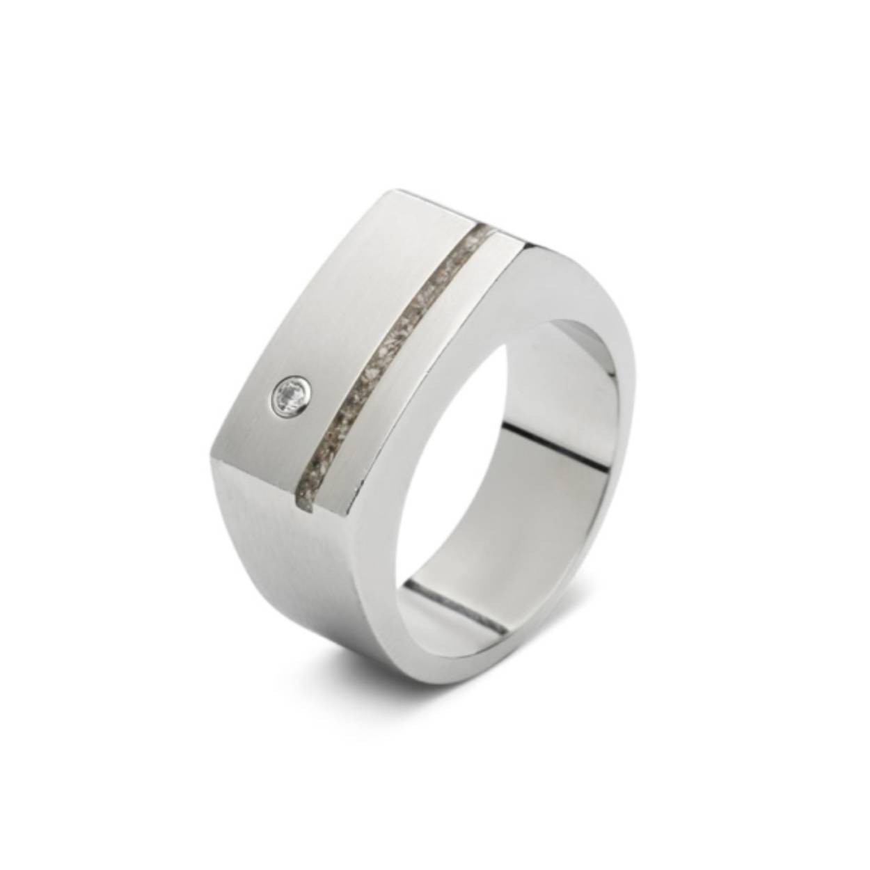 Dit is een voorbeeld van een mooie  As ring. deze ring wordt voor u besteld en hier op de locatie gevuld.

Stalen ring met zirkonia. Dit sieraad wordt zichtbaar aan de voorkant gevuld met as en wordt vermengd met onze speciale hars.