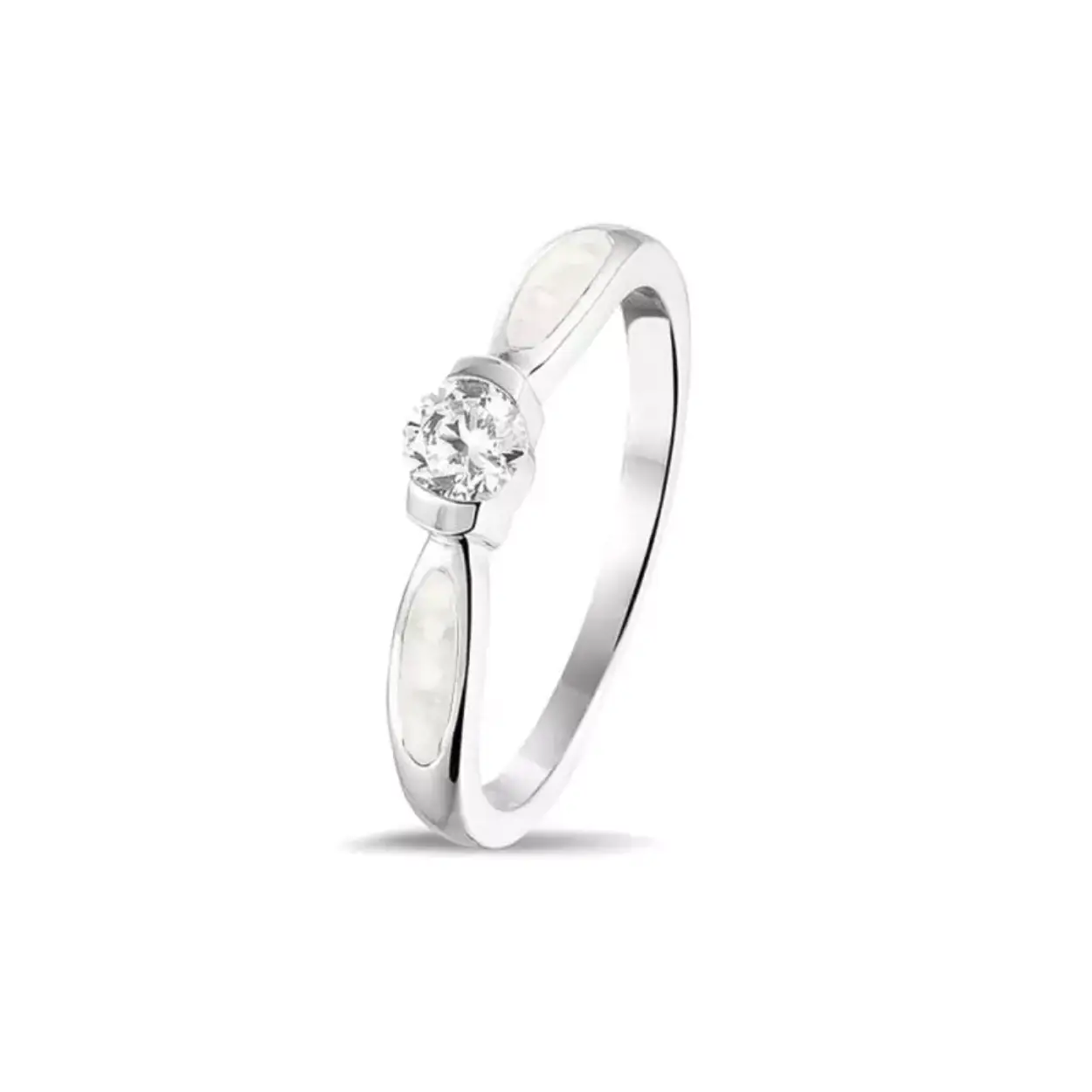 Zilveren ring met zirkonia en twee kamers die desgewenst met as kunnen worden gevuld. Graag nemen we uitgebreid de tijd met u om de ring naar uw wens te vullen met as. U mag hier bij zijn en ook de kleur zullen we in samenspraak met u samenstellen.

Uiteraard is deze ring ook in het goud verkrijgbaar met briljant in plaats van zirkonia.