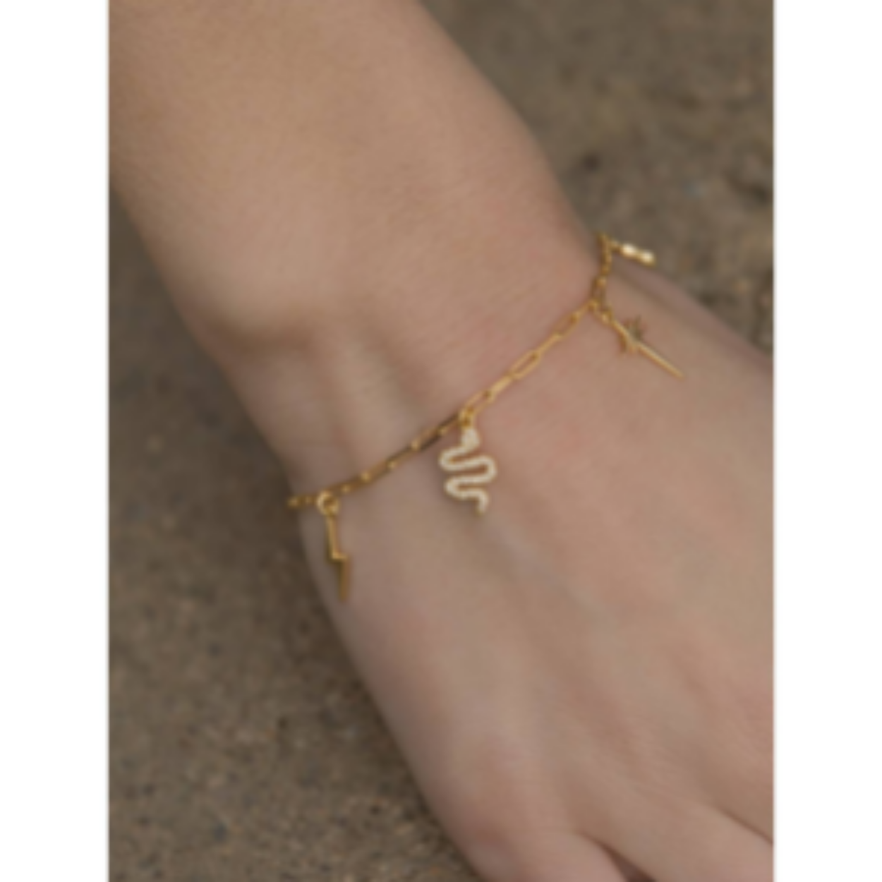 VERGULDE SNAKE DESIGN ZILVEREN ARMBAND MET BEDELS