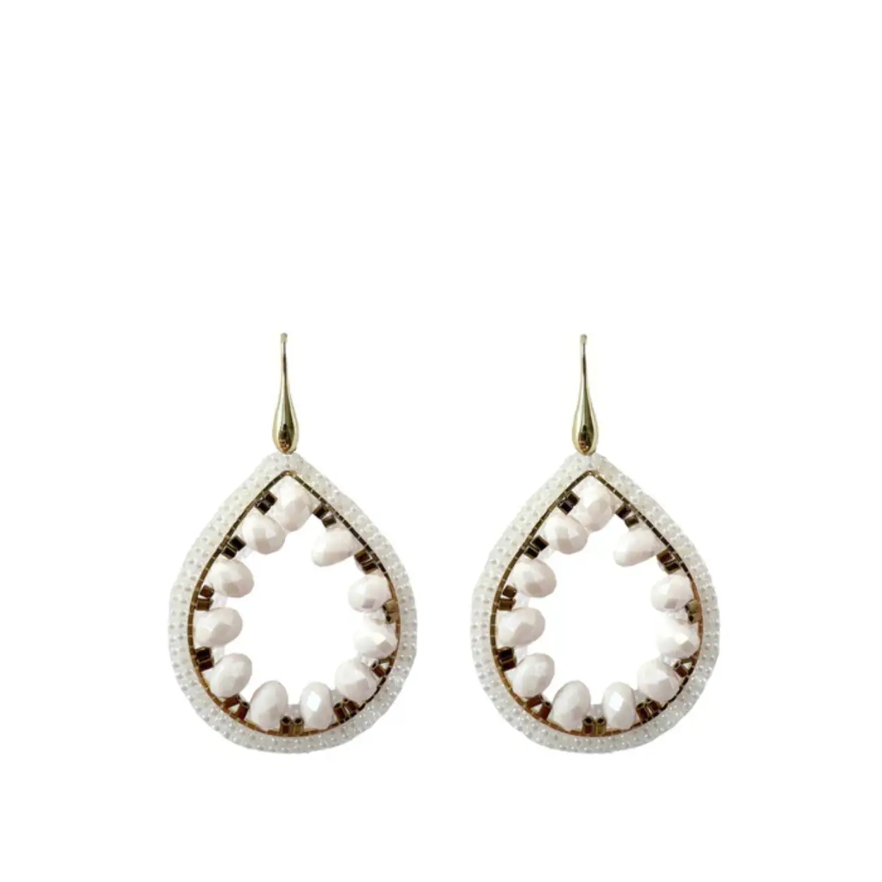 Deze schitterende oorbellen zijn echte earcandy’s. De tijdloze elegantie van deze oorbellen voegen een vleugje glamour toe aan elke outfit, waardoor ze onmisbaar zijn in je oorbellencollectie.

Afmeting:

Lengte: 7 cm
Breedte: 4 cm
Gewicht: 7 gram per oorbel