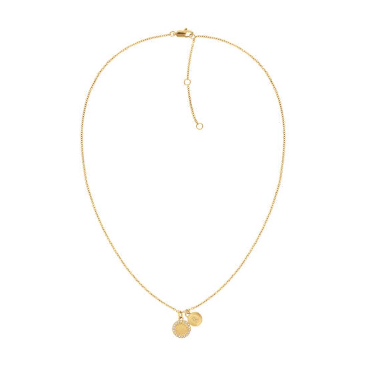 Tommy Hilfiger Jewels TJ2780902 Ketting Dames Staal 45cm
Deze ketting van Tommy Hilfiger uit de jewelry serie MINI CRISTALS met nr: TJ2780902 is een opvallend model. De goudkleurige stalen dames ketting heeft een ankerschakel met 2 hangers. Een plat plaatje met de buitenrand vol gezet met kristallen, het andere hangertje is het uitgesneden logo plaatje van Tommy. Door de exrta tussenogen is de ketting op meerdere lengtes te dragen, zowel op 40, 42,5 en op 45cm. Ook leuk te combineren met andere armbanden en sieraden van Tommy Hilfiger.

Het merk:
Tommy Hilfiger is wereldwijd één van de grootste designer lifestyle merken en is internationaal bekend om haar classic American cool stijl. De sieraden zijn voor dames en heren met een eigen stijl, die niet bang zijn om dit aan de wereld te laten zien.

Specificaties:
- Fijne schakelketting goudkleurig
- Materiaal: Staal
- Totale lengte 45cm
- Dames sieraad