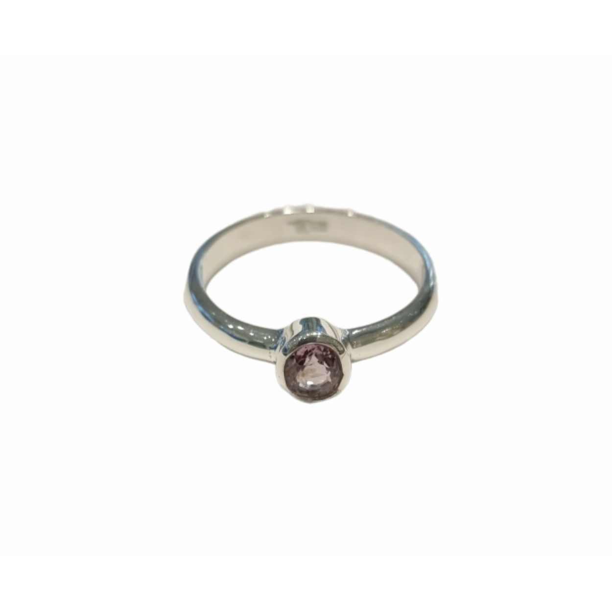 Zilver ring met roze spinel.