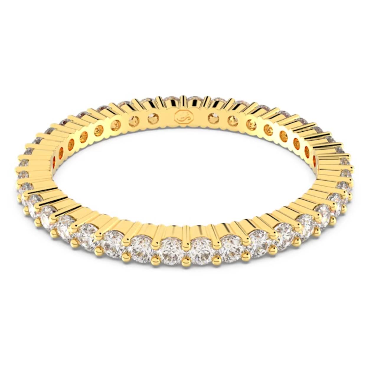 Deze Vittore-ring is ideaal voor een subtiele schittering. Het sieraad bevat een klassieke combinatie van heldere ronde stenen met een goudkleurige toplaag, wat zorgt voor een verfijnde en luxueuze uitstraling. De ring is ontworpen om van elke hoek te schitteren en kan gecombineerd worden met andere sieraden, zoals een oogverblindende cocktailring voor een effectief contrast.

Artikelnr.: 5655703
Collectie:  Vittore
Kleur:  Wit
Materiaal:  Goudkleurige toplaag, SWAROVSKI STONES