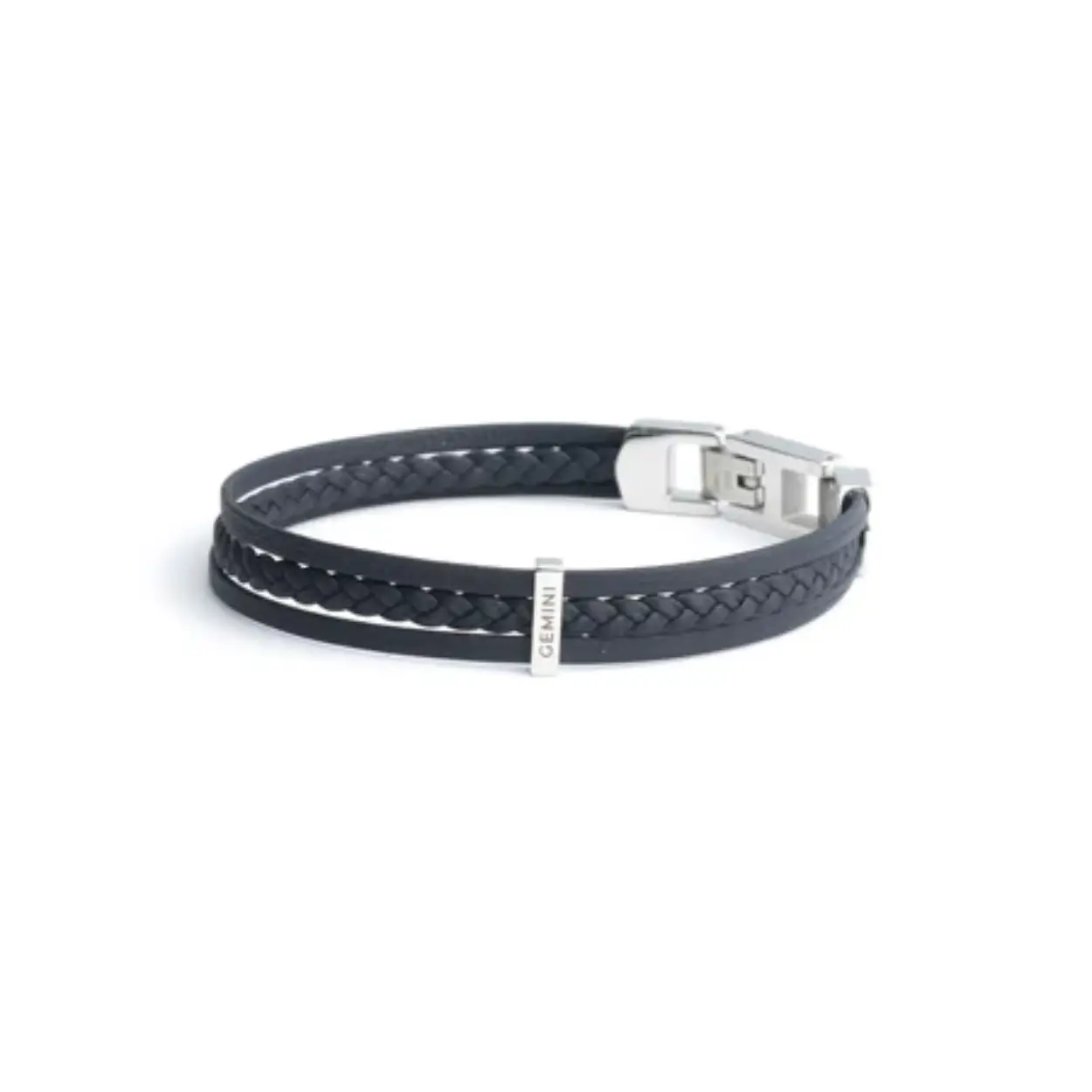 De Ter Blue armband is volledig gemaakt van hoogwaardig Italiaans nappaleer en verzilverde roestvrijstalen elementen. Het italiaanse leer is ongelooflijk soepel en zacht op je huid. Het is afgewerkt met een roestvrijstalen element en het is verkrijgbaar in de maten XS-S en ML.