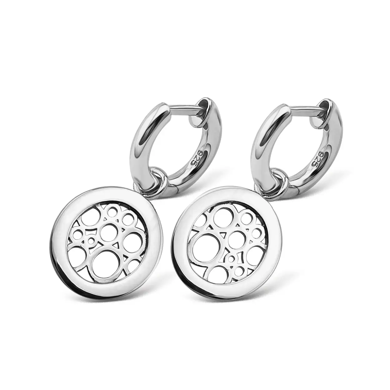 Scoor nu snel deze leuke oorringen met roundabout motief van Jwls4u! Erg leuk als 2e of 3e oorbel. Kijk voor leuke combinaties met studs en oorhangers op deze site en maak je eigen Ear party. Deze oorringen zijn gemaakt van 925 gerodineerd zilver, dus je zal er lang plezier van hebben. 