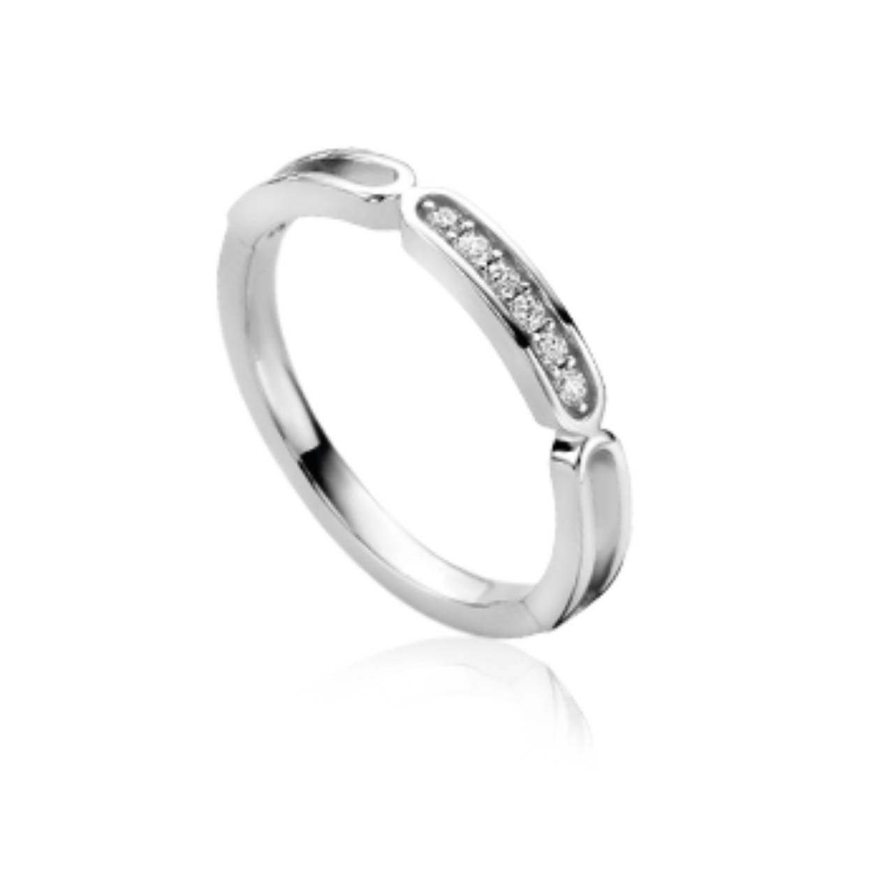 ZINZI zilveren aanschuifring van 3mm breed met trendy ovale vormen. De middelste ovaal is bezet met zes witte zirconia's. De ring is vervaardigd van eerste gehalte zilver (925) en voorzien van een extra rodiumlaag voor een langdurige glans.