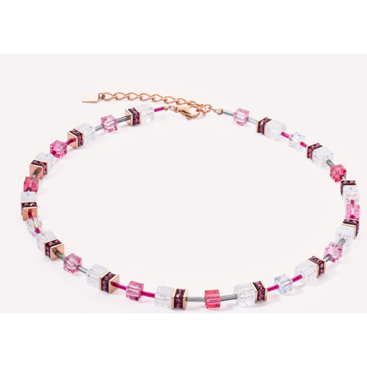 Dit is een collier van het merk Coeur de Lion gemaakt voor dames.