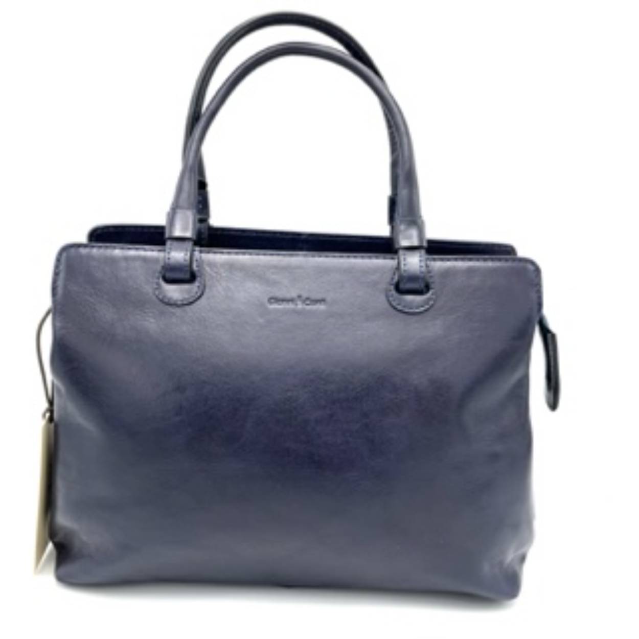 Tijdloze Handtas met Schouderriem – Stijlvol, Praktisch en Elegant

Deze tijdloze maar smaakvolle handtas is de perfecte aanvulling op elke outfit – of je nu naar je werk gaat, een dagje uit plant of een avondje weg bent. Het klassieke ontwerp wordt gecombineerd met een slimme indeling, zodat je al je essentials overzichtelijk en veilig kunt opbergen.

Dankzij de lange, afneembare schouderriem draag je de tas gemakkelijk in de hand of comfortabel over de schouder. Flexibiliteit en stijl in één!

Kenmerken:

Elegant en tijdloos ontwerp

Lange, afneembare schouderriem voor veelzijdig gebruik

Toprits met daaronder drie vakken – het middelste vak afsluitbaar met rits

Binnenzijde voorzien van een extra ritsvak, twee steekvakken en een pennenvak

Vervaardigd met oog voor detail en gebruiksgemak

Afmetingen:

Hoogte: 24 cm

Breedte: 31 cm

Diepte: 12 cm