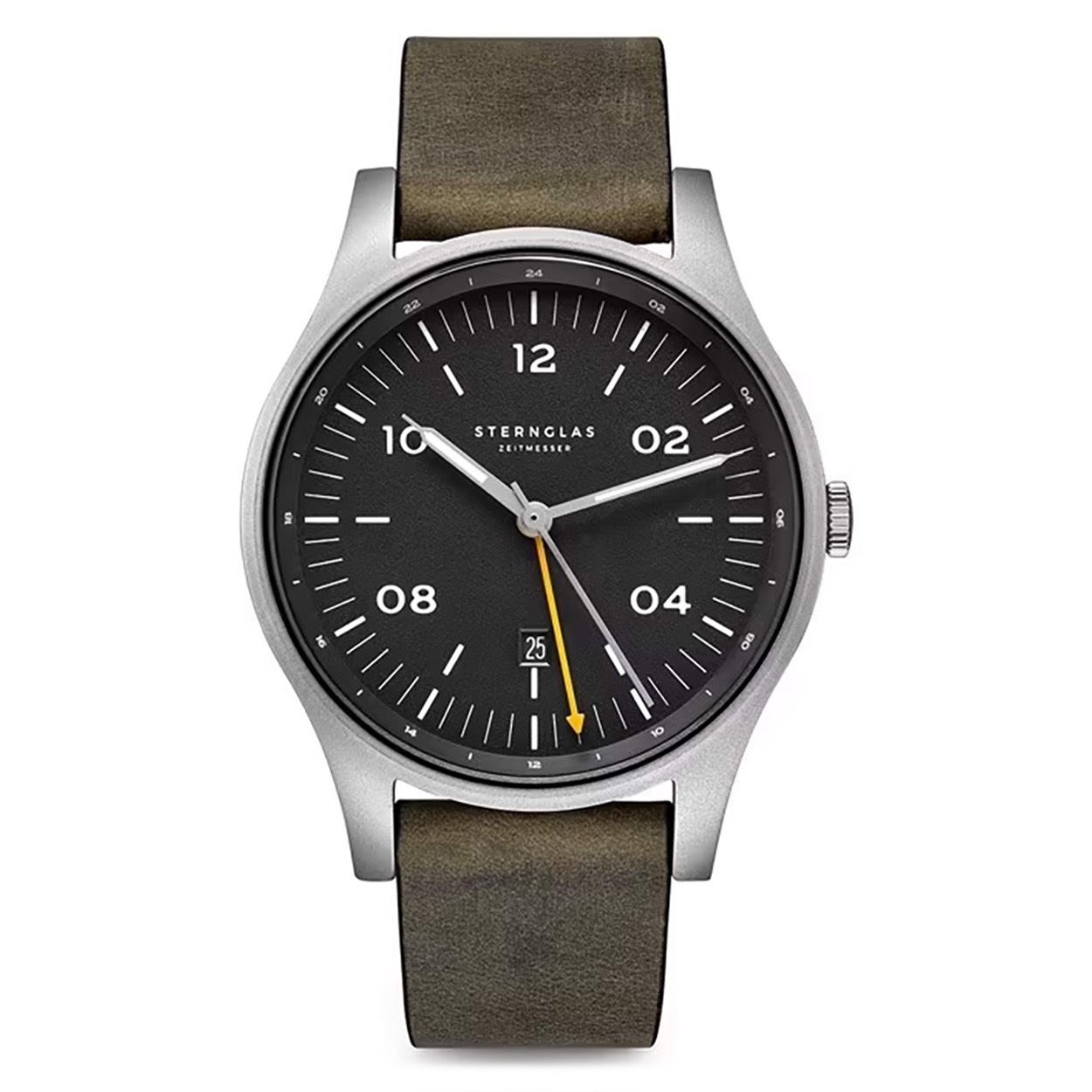 Sternglas presenteert zijn eerste horloge met een GMT functie. Met een toegevoegde tijdzone en goede leesbaarheid. Dankzij de grote indexen, biedt het Taiga horloge perfecte functionaliteit voor elke reiziger.