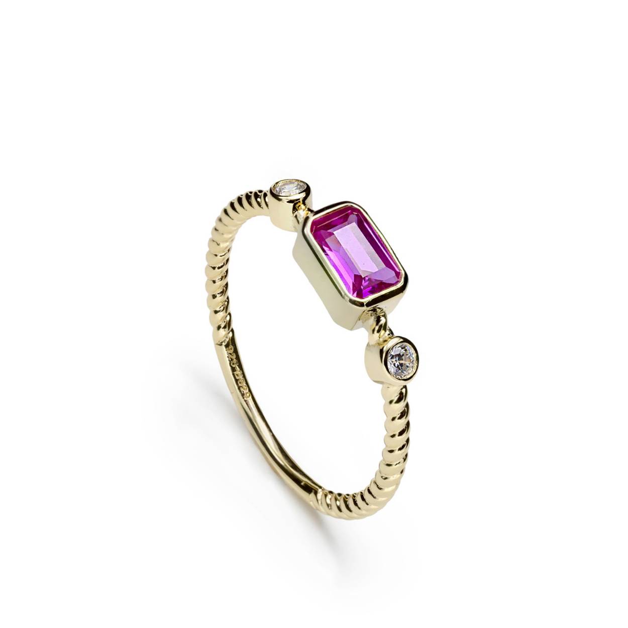 Zilver vergulde ring met fuchsia kleurige steen en zirkonia.