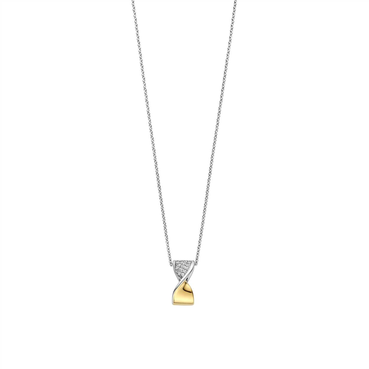 Vier contrast en beweging met dit TI SENTO vergulde collier 34106ZY. Vervaardigd uit 925 sterling zilver toont dit collier een gedraaid silhouet waar warme goudkleurige vergulding samenkomt met pavé fonkeling. Het bovenste deel van de hanger schittert met met de hand gezette witte zirconia, terwijl de gepolijste goudkleurige basis rijkdom en moderne elegantie toevoegt. Hangend aan een fijn zilveren collier rust de hanger sierlijk op het sleutelbeen, perfect voor verfijnde layering of als opzichzelfstaand detail. Dit ontwerp vormt een brug tussen geometrische structuur en vloeiende vrouwelijkheid en maakt het tot een veelzijdige keuze voor styling van dag tot avond. Of het nu wordt gecombineerd met tailored basics of vloeiende stoffen, het brengt een subtiele vonk van onderscheid. Nikkelvrij en hypoallergeen, dit collier is even comfortabel als betoverend.