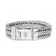 Deze Silk Armband komt uit de Weave Collectie. De maat van de armband is 21cm. 
