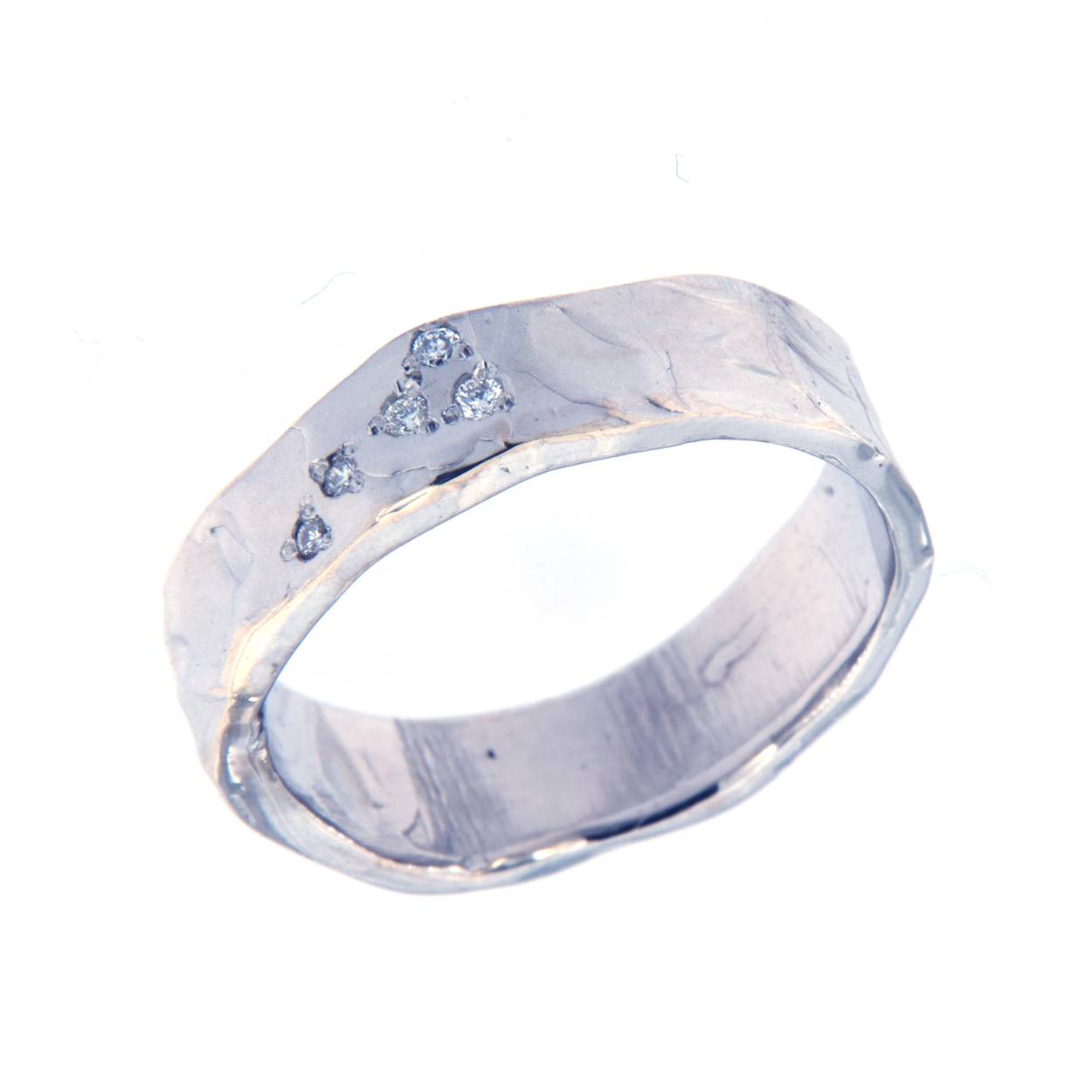 Witgouden ring 18kt met 0.04ct briljant uit eigen atelier Kan ook als trouwring of vriendschapsring gedragen worden Iedere ring is uniek (wij maken geen kopie maar maken ze op maat voor u)