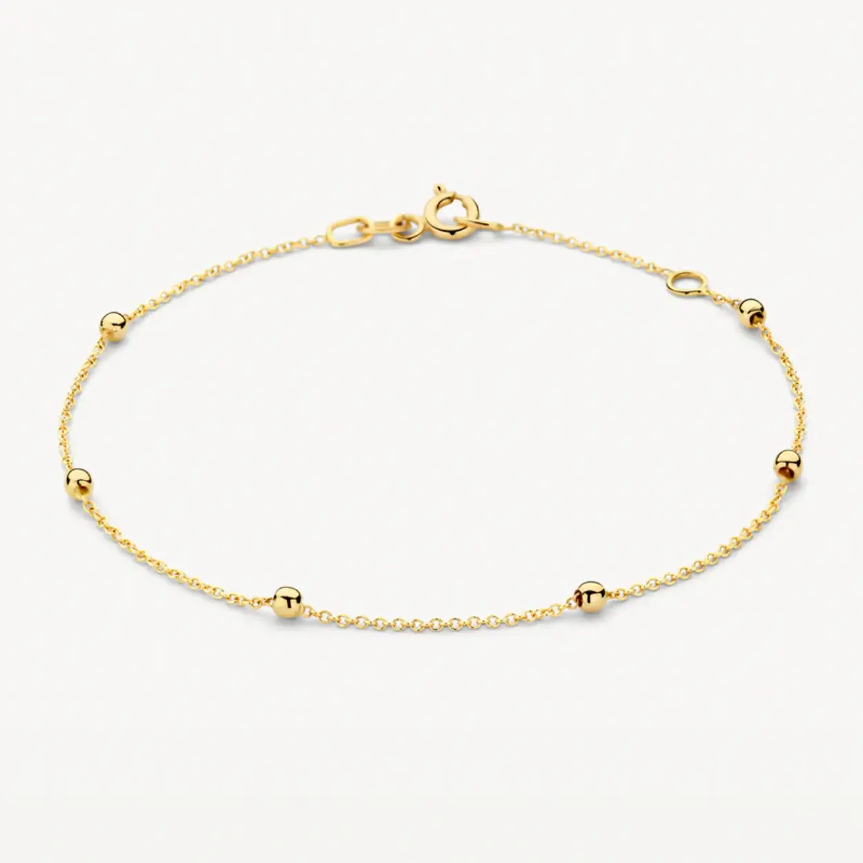 De zes gouden bolletjes geven deze 14k geelgouden armband met ankerschakels een speelse uitstraling. De totale lengte is 19 cm. Draag deze stijlvolle armband op zichzelf of combineer hem met het bijpassende collier 3145YGO.