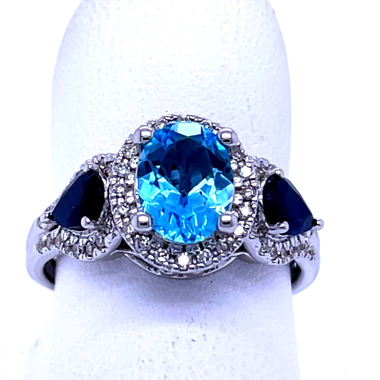 0.28ct W/p2  saffier en topaas witgoud