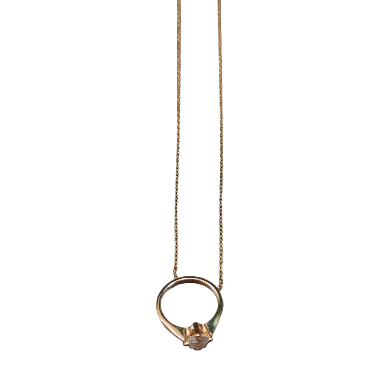 Deze gouden ketting met hanger modelnummer BREA-JOY-0003918 is verfijnd vervaardigd van 14-karaats goud en heeft een prachtige glans. Met een lengte van 45 cm valt het elegant rond de hals. Perfect voor dagelijks gebruik of speciale gelegenheden, combineer met bijpassende sieraden om een stijlvolle en verfijnde look te creëren. Een tijdloos sieraad voor elke garderobe.