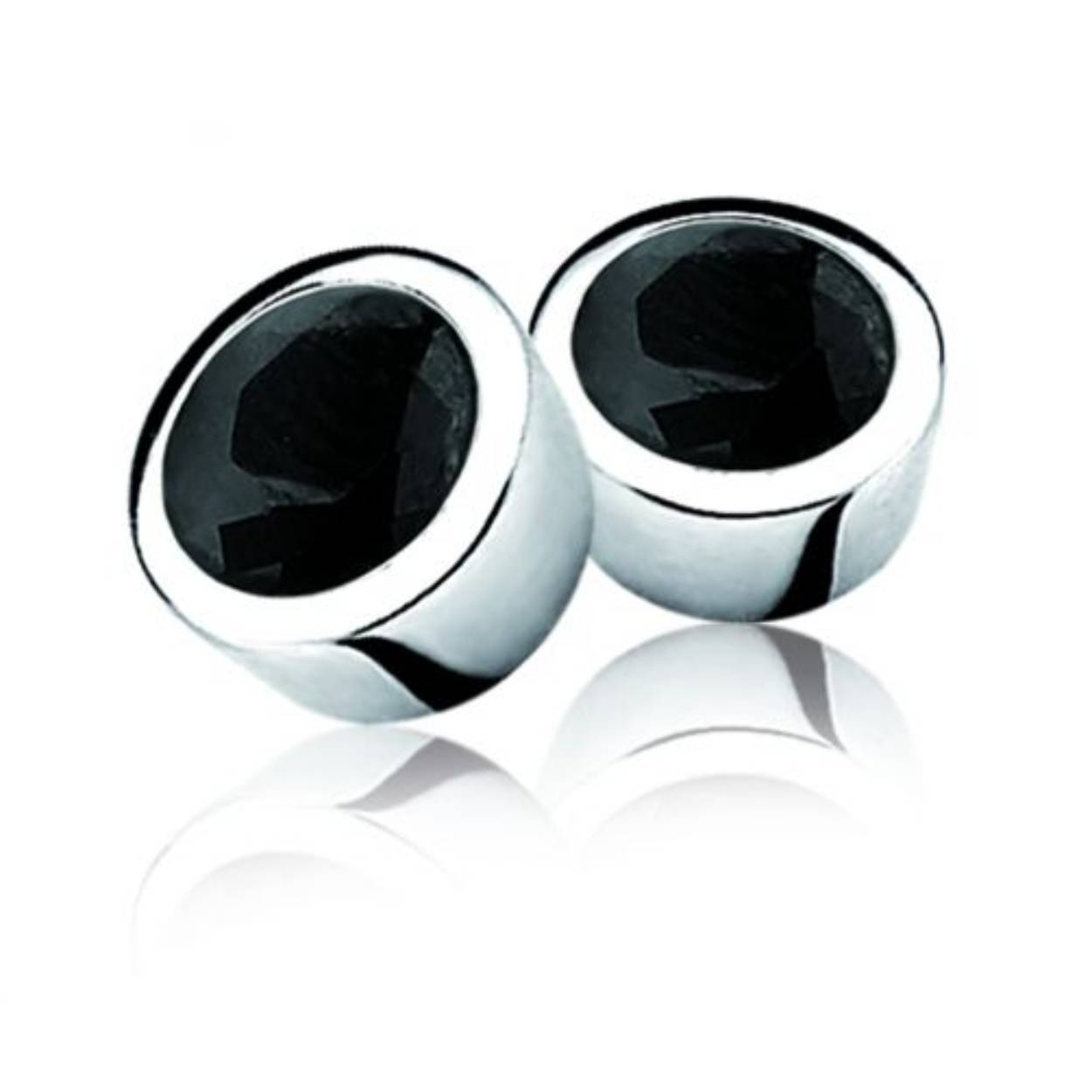 ZINZI zilveren ronde oorknoppen met zwarte zirkonia. De oorknoppen zijn 6mm groot. De oorsieraden zijn vervaardigd van eerste gehalte zilver (925) en voorzien van een extra rodiumlaag voor een langdurige glans. Deze oorstekers zijn beschikbaar in diverse kleuren