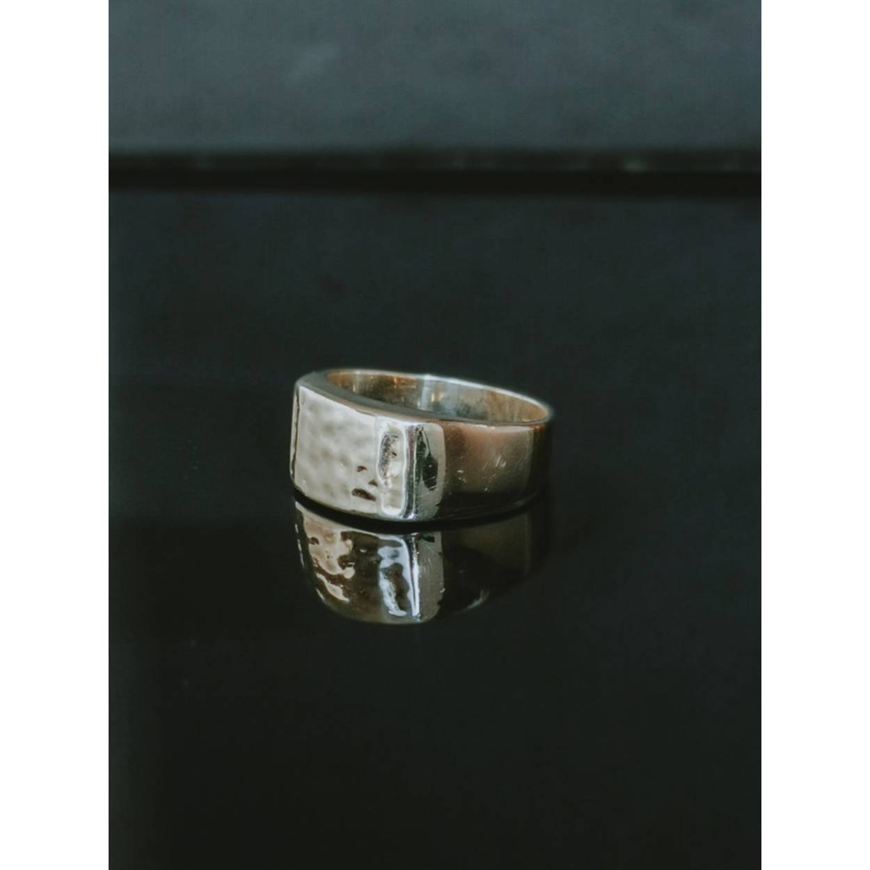 Ring met hamerslag