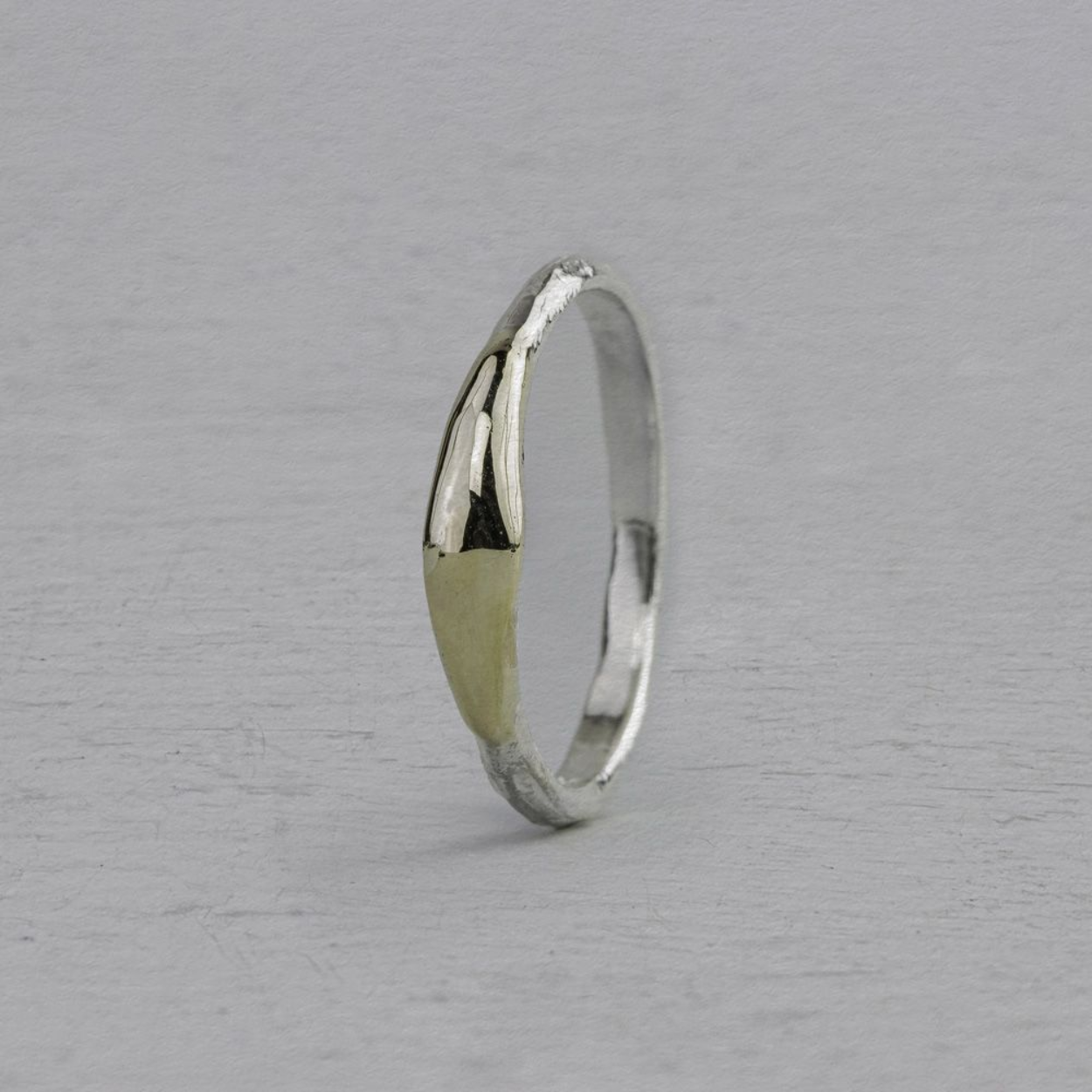 zilveren ring met 9 karaat schotsje