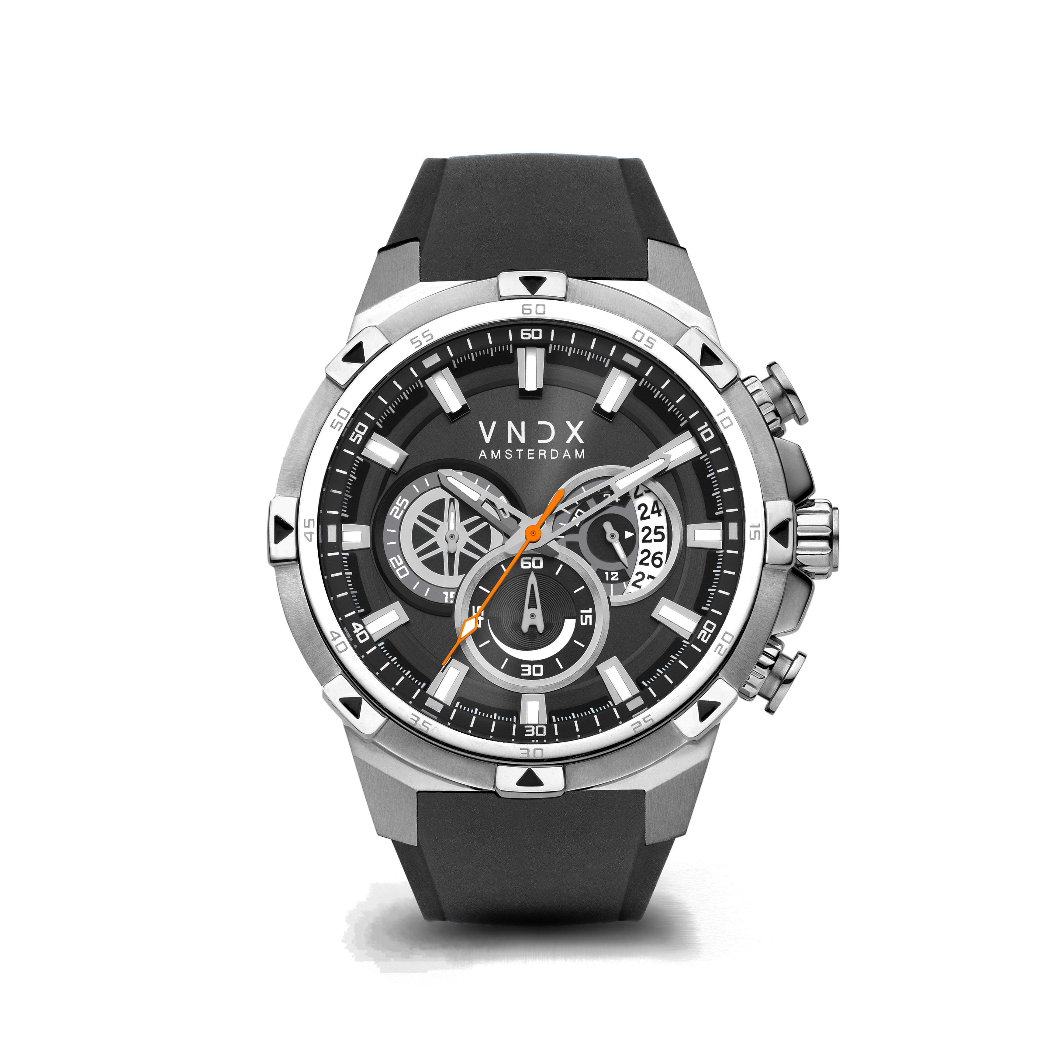 De Big brother Grijs, een stoer en sportief horloge. De Big brother beschikt over een roestvrijstalen kast met een diameter van 48 mm. In de kast bevindt zich een krachtig uurwerk, voorzien van een chronograaf.

Deze chronograaf is voorzien van verschillende functies, zoals een stopwatch, datum aanduiding en een 24-uurs klok. De veelzijdige chronograaf wordt gepresenteerd op een intens grijze wijzerplaat.

De Big Brother vormt zich eenvoudig om je pols, door de flexibele siliconen band is de Big Brother gemakkelijk af te stellen.

De Big Brother is gemaakt om samen met zijn eigenaar rebelse paden te bewandelen. Zo is het horloge 10 ATM waardoor je er eenvoudig mee het water in kan. Besluit jij in een rebelse nacht het water in te springen, ook dan zal je Young Rebel je door zijn lichtgevende wijzers ten alle tijden op de hoogte houden van de tijd.

Zo zorgt VNDX ervoor dat Young Rebels nooit te laat zijn nieuwe herinneringen te creëren.