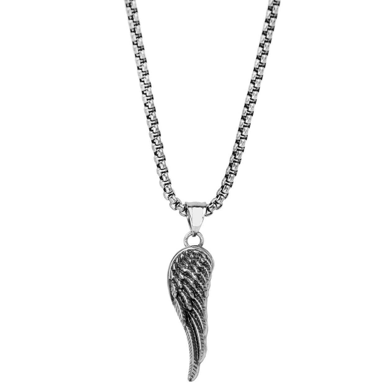  Trendy ketting van staal met een lengte van 60 cm. De ketting is voorzien van een stalen hanger in de vorm van een vleugel en sluit door middel van een karabijnsluiting. Stalen kettingen uit de Frank 1968 collectie zijn verkrijgbaar in verschillende varianten.