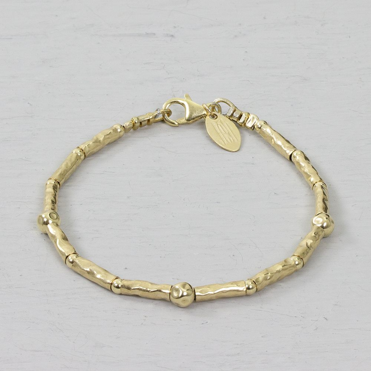 Armband buisjes van Jeh Jewels gemaakt van Goldfilled. Combineer deze armband met het bijpassende collier voor een complete look!