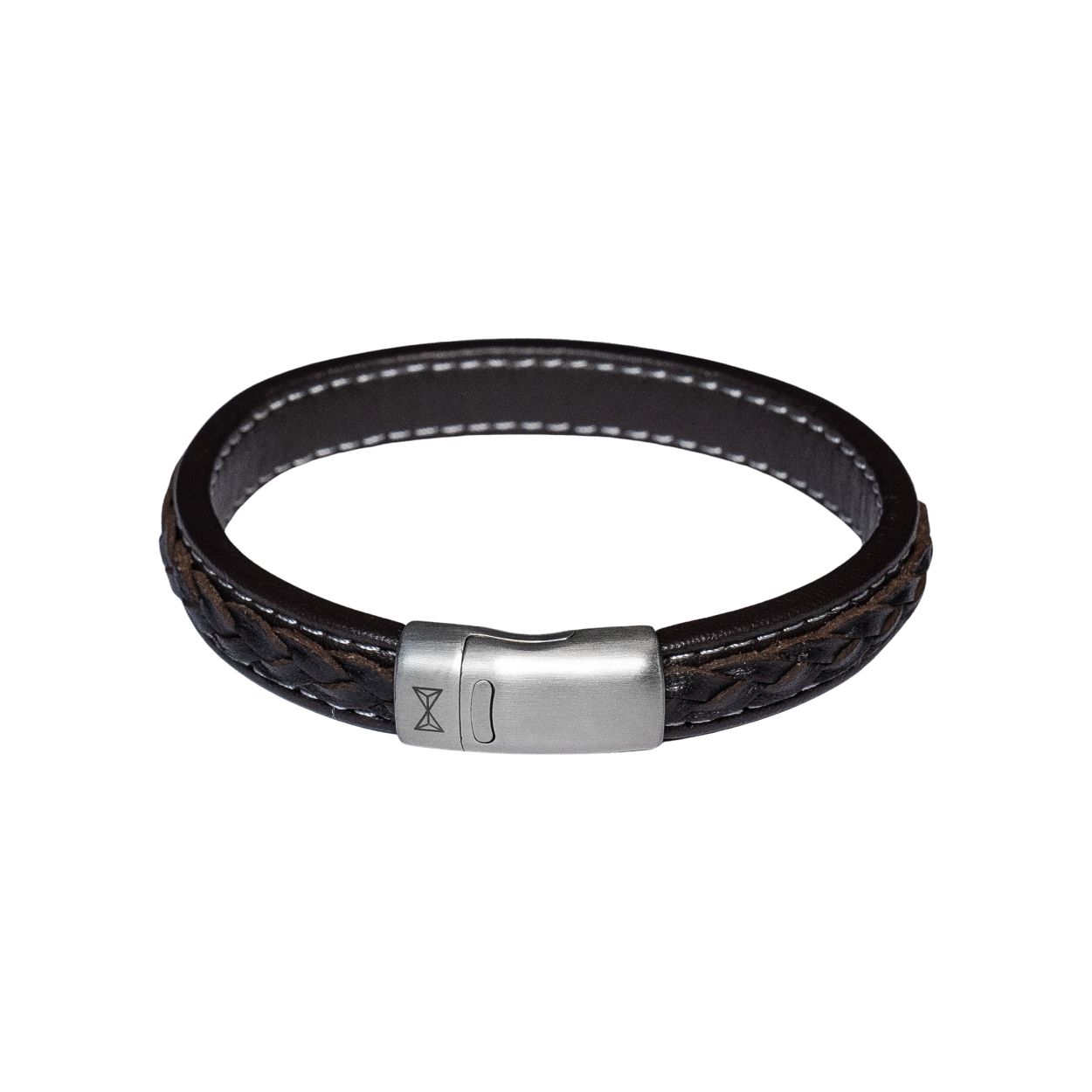 Deze armband is van het merk AZE Jewels. Het is een herensieraad gemaakt van touw. De armband is bruin van kleur.