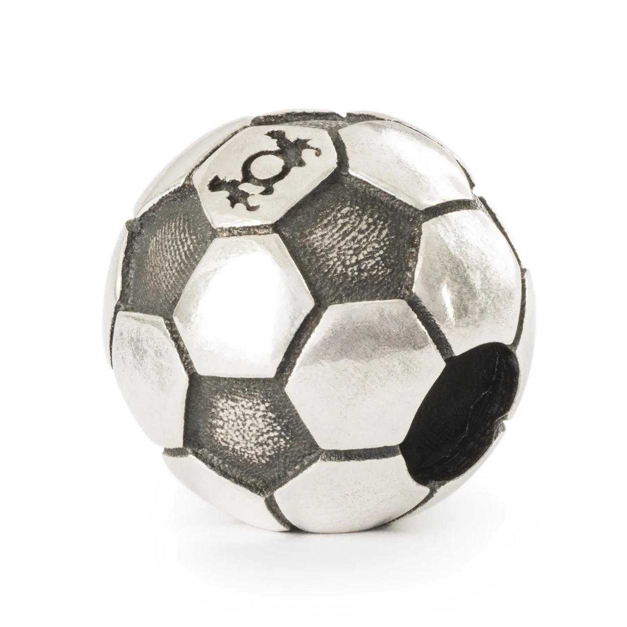 Als 's werelds meest geliefde sport wakkert voetbal een passie aan die grenzen overstijgt en gemeenschappen verenigt. Maar achter elke kampioen van morgen staan grote helden: de supporters.