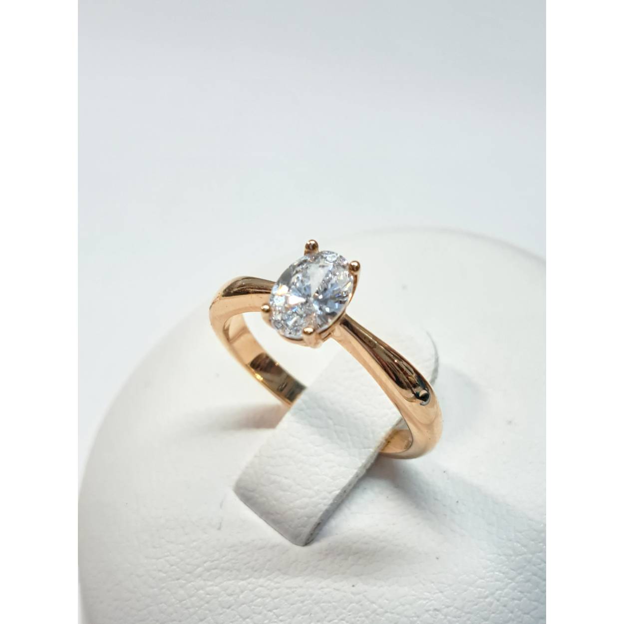 14 Karaat rose gouden ring ovaal geslepen zirkonia. 