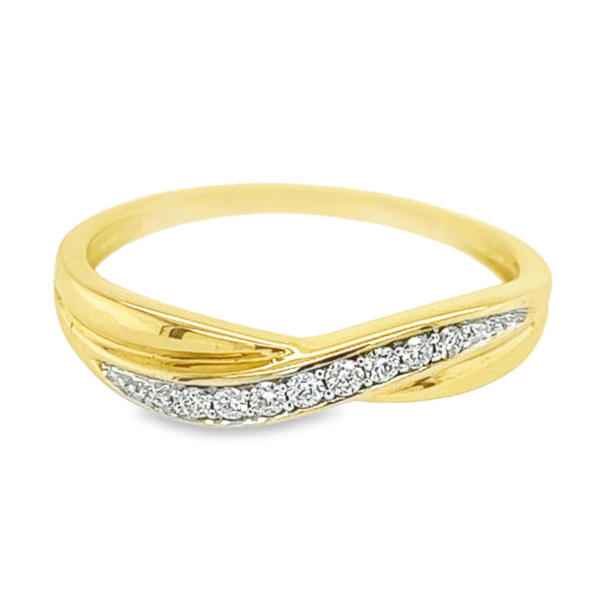Deze geel gouden ring heeft een werkelijk schitterende uitstraling. De meerdere briljant geslepen diamanten zorgen voor deze prachtige schittering. Het totaal karaat gewicht is 0,10 en de briljanten zijn van mooie kwaliteit met zuiverheid SI1 en kleur White Wesselton. De zetpoten zijn van bovenaf witgoud van kleur waardoor de briljant schittering extra mooi wit van kleur is. Het ontwerp van deze ring is ontzettend sierlijk en bijzonder.