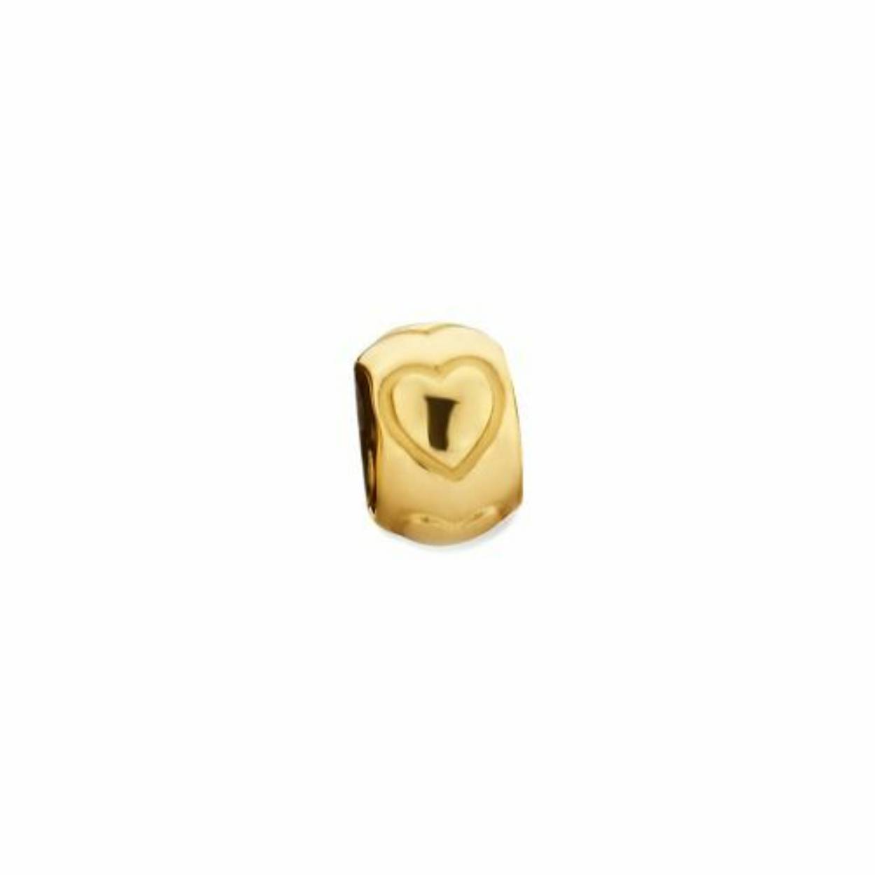 14k Geelgouden hanger uitgevoerd met een hart symbool. Tip: combineer de hanger met andere letters en maak met een los satijnkoord een knooparmbandje.