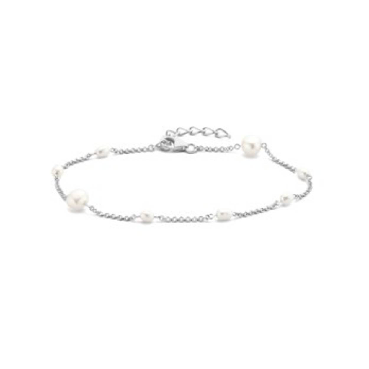 Gerhodineerd 925 zilveren armband uitgevoerd met zoetwaterparels. De armband heeft een draaglengte van 18cm met een extensie van 3cm en een stevige karabijn sluiting.