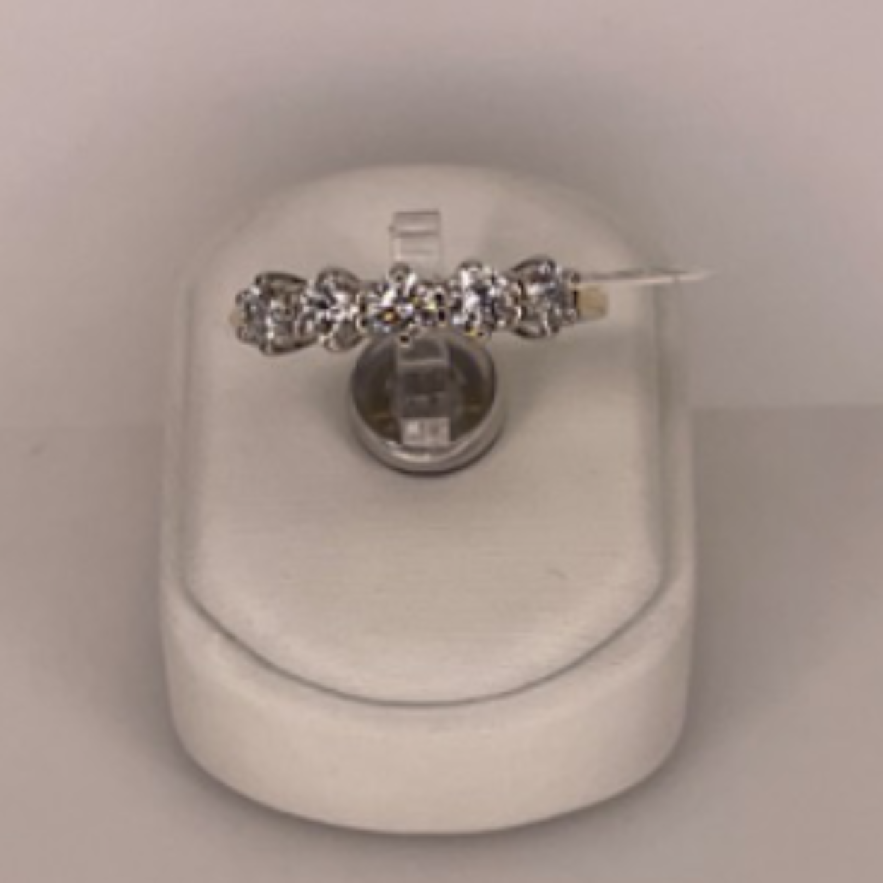 Bicolour rij ring met 5x diamant 0,15 crt, maat 17.
