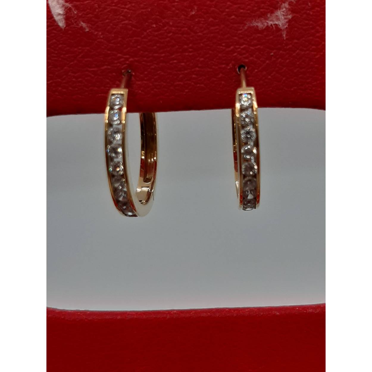 gouden oorbellen 
14k met stenen 