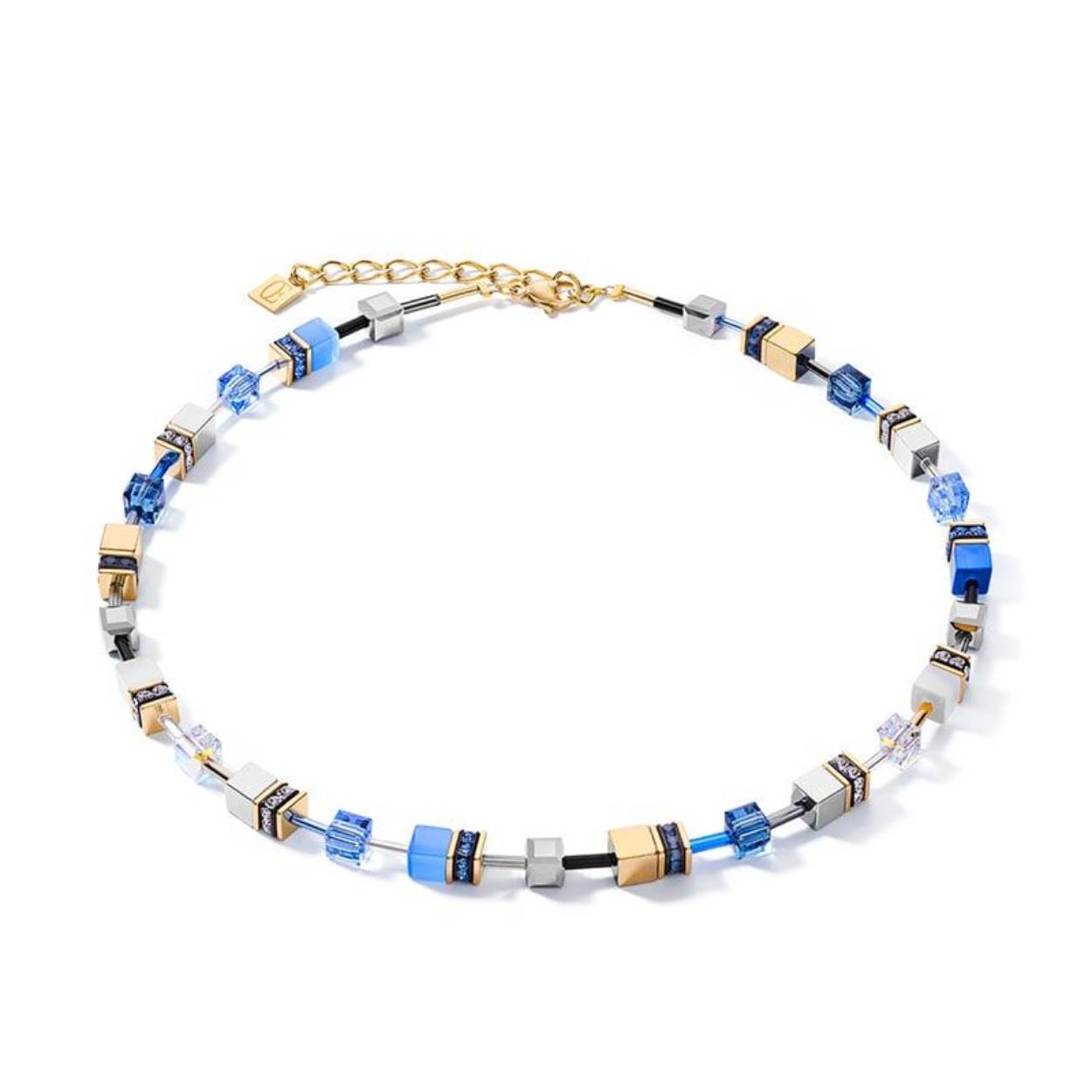 Prachtig verguld stalen collier van Coeur de Lion, met de bekende GeoCUBES van synthetisch tijgeroog, hematiet met titaniumoxide-afwerking, Swarovski® Crystals. strass rondellen en verguld roestvrijstaal, handgemaakt in Duitsland.

De ketting is te dragen van 42 cm tot en met 48. Dikte van de blokjes is 0,6 cm. 

De kleuren van dit collier zijn geïnspireerd door de natuur, zonnig geel met helder blauw!