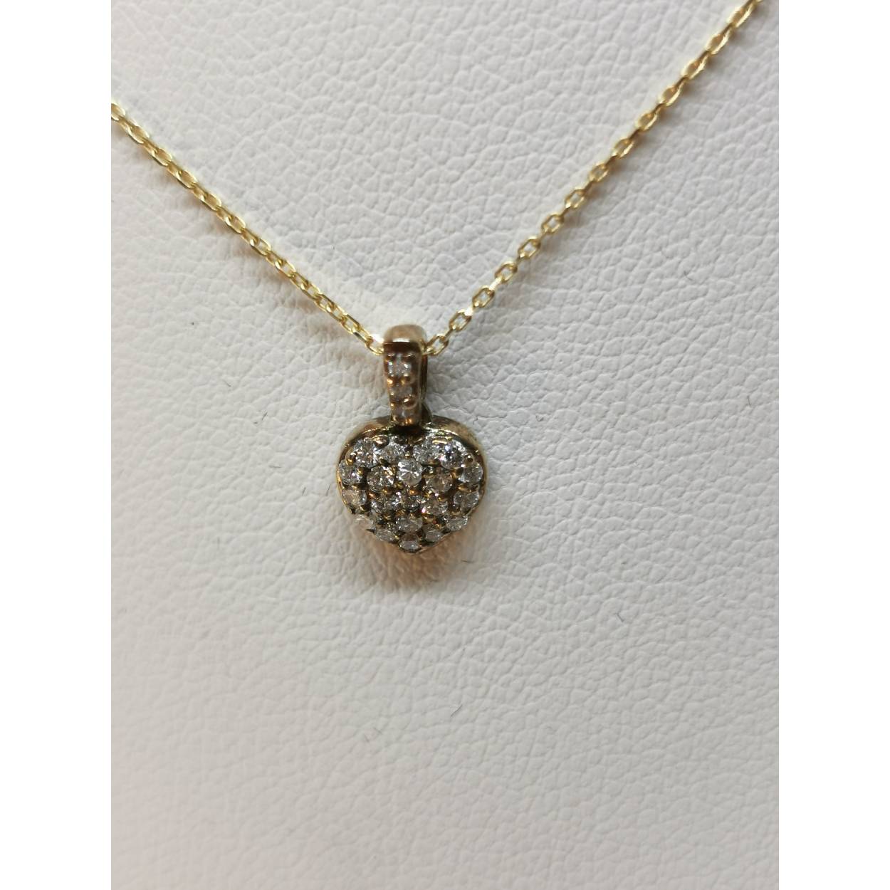 14 karaat geel gouden hart diamanten hanger. (zonder collier)

Soort: Diamant
Slijpvorm: briljant
Karaat: 0.10
Helderheid: S1
Kleur: H
Aantal: 1