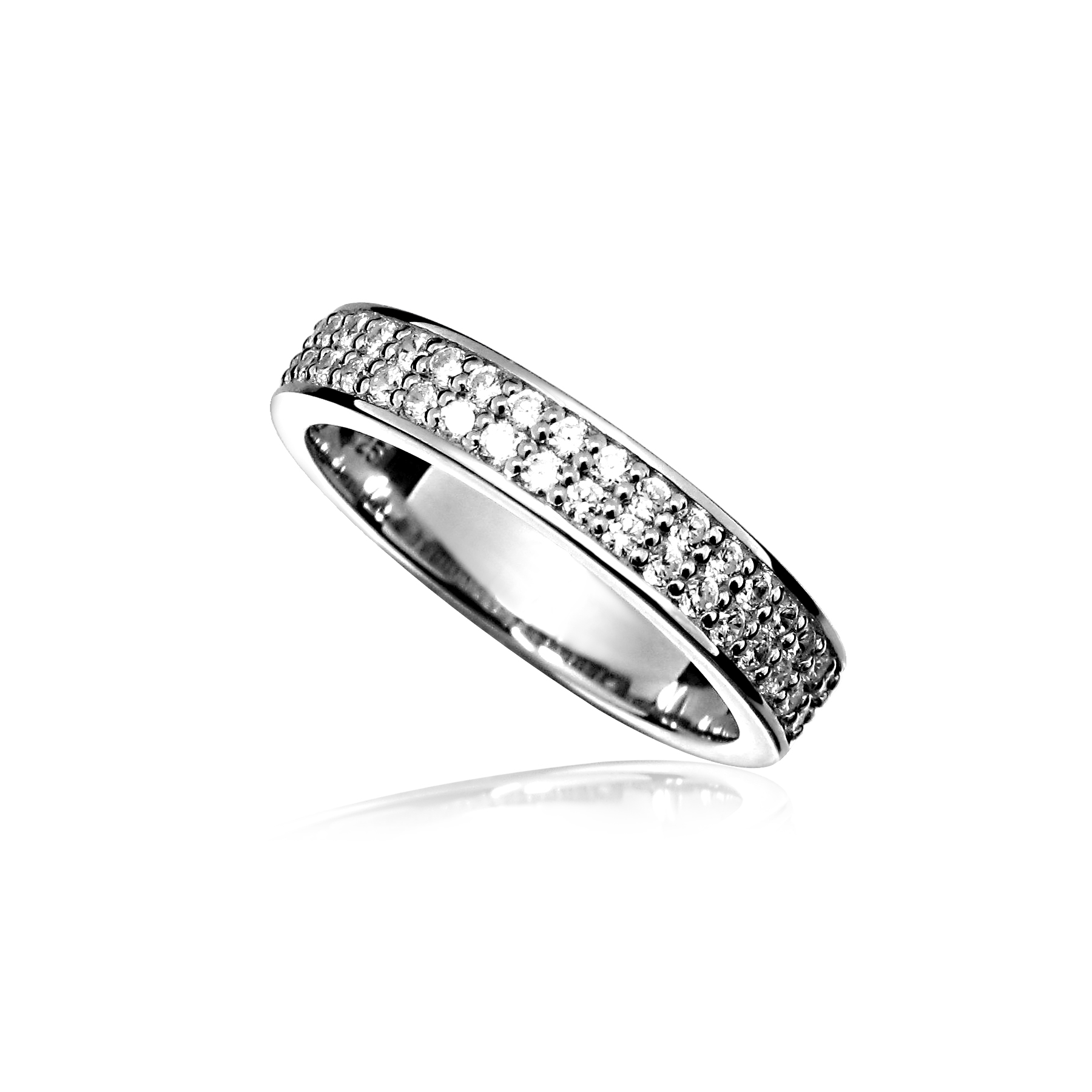 Deze 925 zilveren ring is werkelijk schitterend. De twee rijen met briljant geslepen zirkonia stenen zorgen voor deze prachtige schittering. Deze ring heeft een mooie stevige scheen. Dit sieraad is onderdeel van een onwijs leuk setje van een ring, hanger en oorsieraden.

Set productnummers:
Ring: R021
Hanger: H021
Oorsieraad: O021