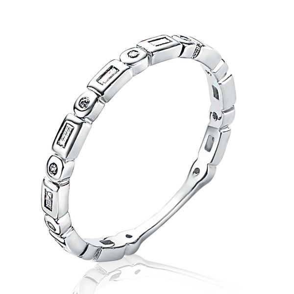 ZINZI zilveren aanschuifring met afwisselend een groot rechthoekje en een kleiner rondje. Zowel het rechthoekje als het rondje zijn bezet met witte zirconia's. De ring is 2,3mm breed. Gemakkelijk te combineren met andere zilveren Zinzi aanschuifringen. Mix & match! De ring is vervaardigd van eerste gehalte zilver (925) en met extra rodiumlaag voor mooie glans.