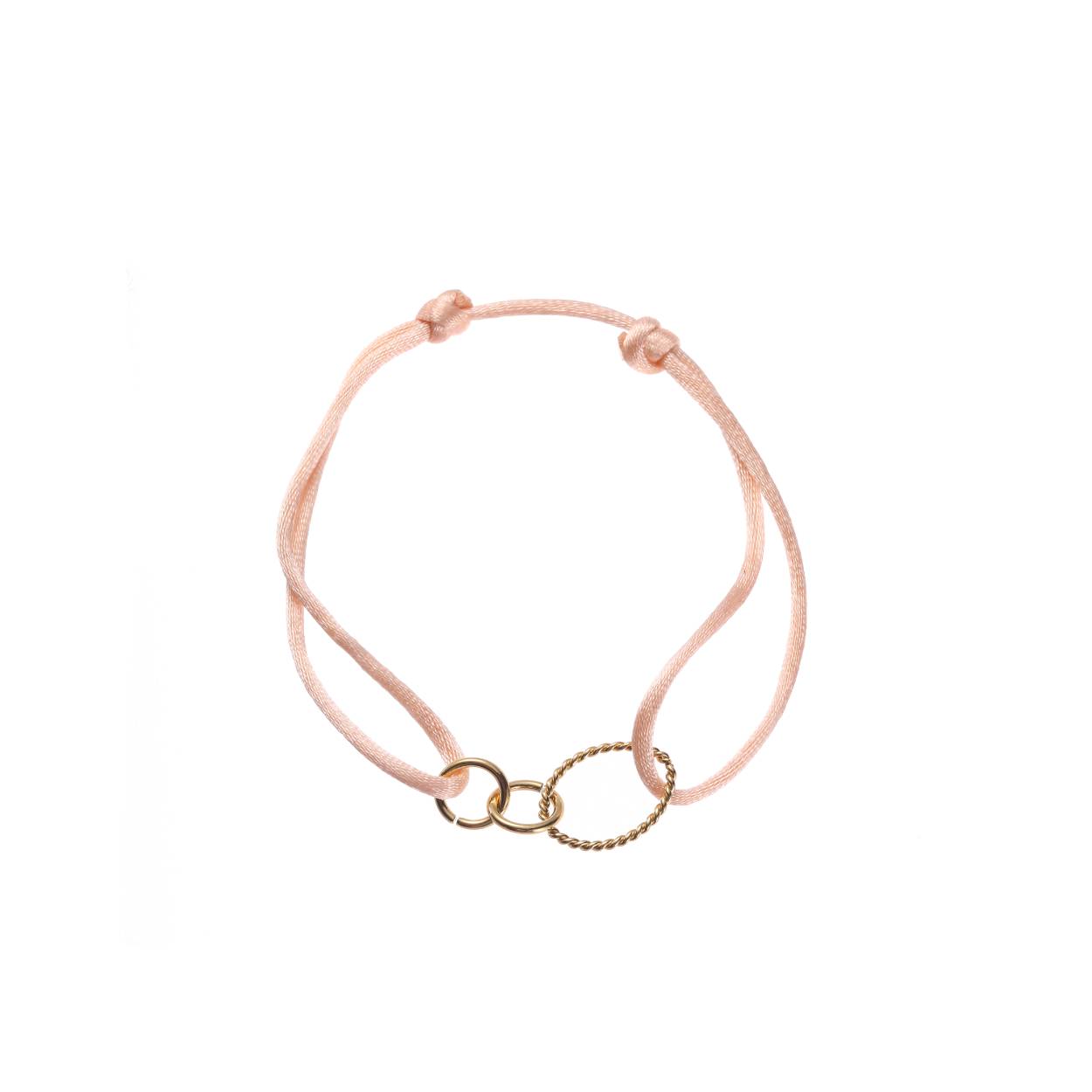  Van simpele subtiele kralenbandjes tot bredere statement stukken, we ontdekken steeds weer de nieuwste trends en passen deze toe in al onze designs.

De vele ontwerpen armbanden in onze collectie zijn goed met elkaar te combineren om een leuke armparty te creëren, maar ook met 1 armband maak je je outfit al compleet.

Waar onze bijoux armbanden vaak net wat stoerder zijn, vind je in onze stainless steel collectie (te herkennen aan de kraftbruine kaartjes) dunnere en fijnere armbandjes.