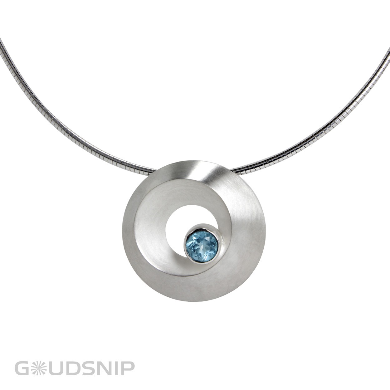 Deze unieke hanger is ontworpen en vervaardigd in ons atelier. 

Hanger is exclusief collier
