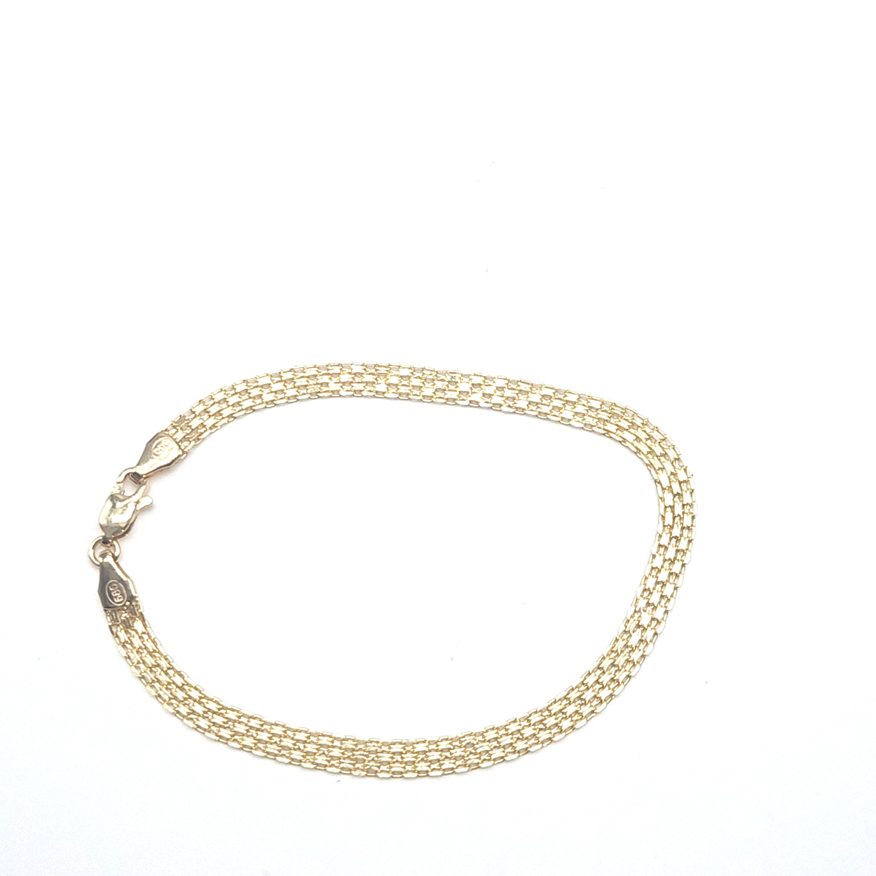 Deze mooie 14 karaat Gouden plat schakel armband zegt al genoeg wat het is. De armband bestaat uit meerdere schakels die samen één geheel vormen gemaakt vanuit onze eigen collectie!