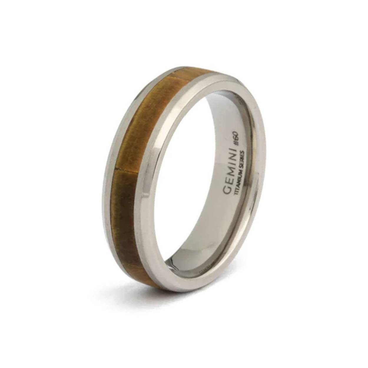 Deze Rota Light Tiger ring is gemaakt met titanium en Tiger Eye natuursteen. Deze wordt ook wel de Stone of Warriors genoemd. Het is een krachtige steen die je beschermt tegen negatieve invloeden van buitenaf. Er wordt ook aangenomen dat het je moed, kracht en doorzettingsvermogen vergroot.

Waarom hebben we voor titanium gekozen?
- Het is vederlicht
- Het is supersterk
- Het is een exclusief materiaal dat ook wordt gebruikt in raceauto's, motorboten en ruimtevaart

De ring heeft een comfortabele pasvorm en is zeer comfortabel om te dragen. Door het lichtgewicht titanium draag je deze ring zonder problemen dag in dag uit.

De naam 'Rota' is afgeleid van het Latijn en betekent 'wiel'. Het is een subtiele verwijzing naar de dubbele ronde afwerking aan de buitenzijde van deze titanium ring.